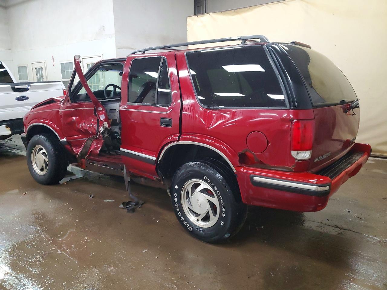 1997 Chevrolet Blazer Red vin: 1GNDT13W8V2140122