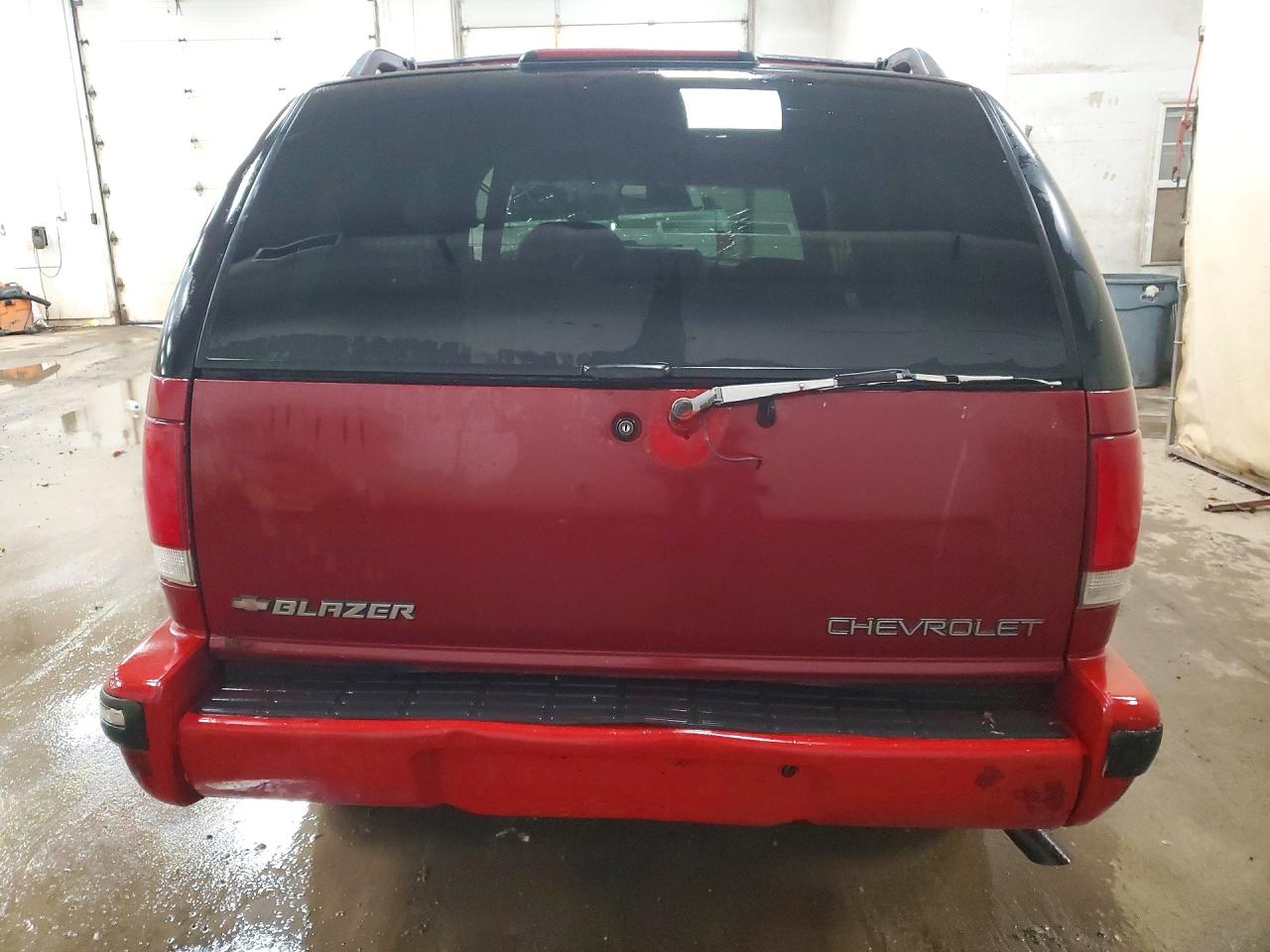 1997 Chevrolet Blazer Red vin: 1GNDT13W8V2140122