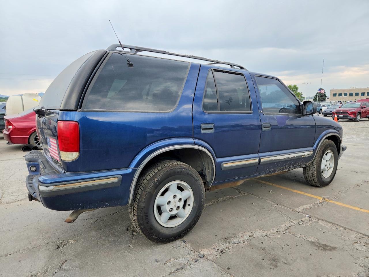 1999 Chevrolet Blazer Blue vin: 1GNDT13W8X2170658