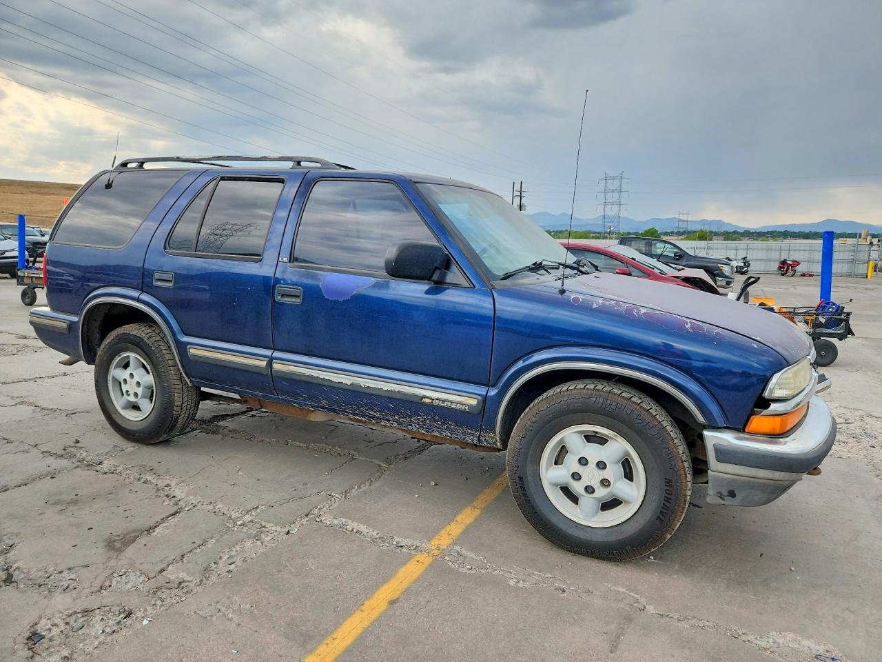 1999 Chevrolet Blazer Blue vin: 1GNDT13W8X2170658
