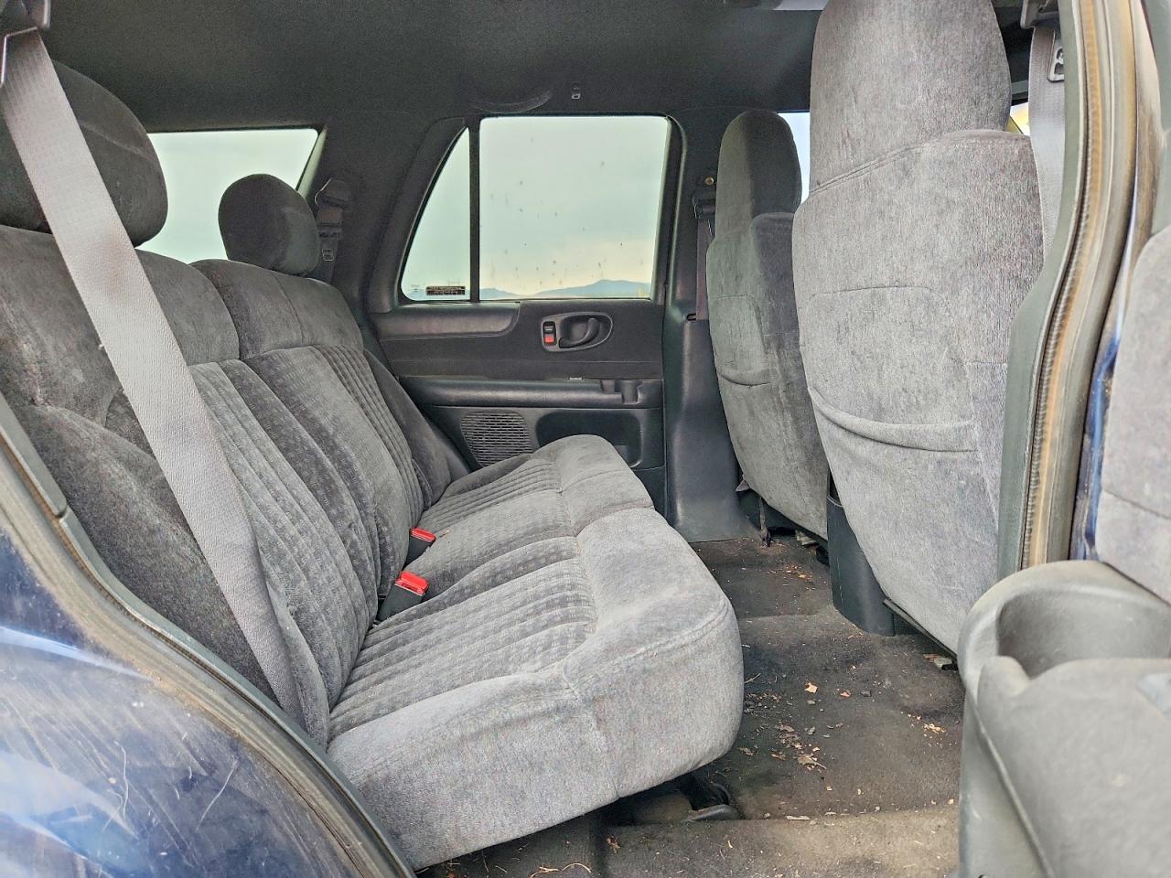 1999 Chevrolet Blazer Blue vin: 1GNDT13W8X2170658