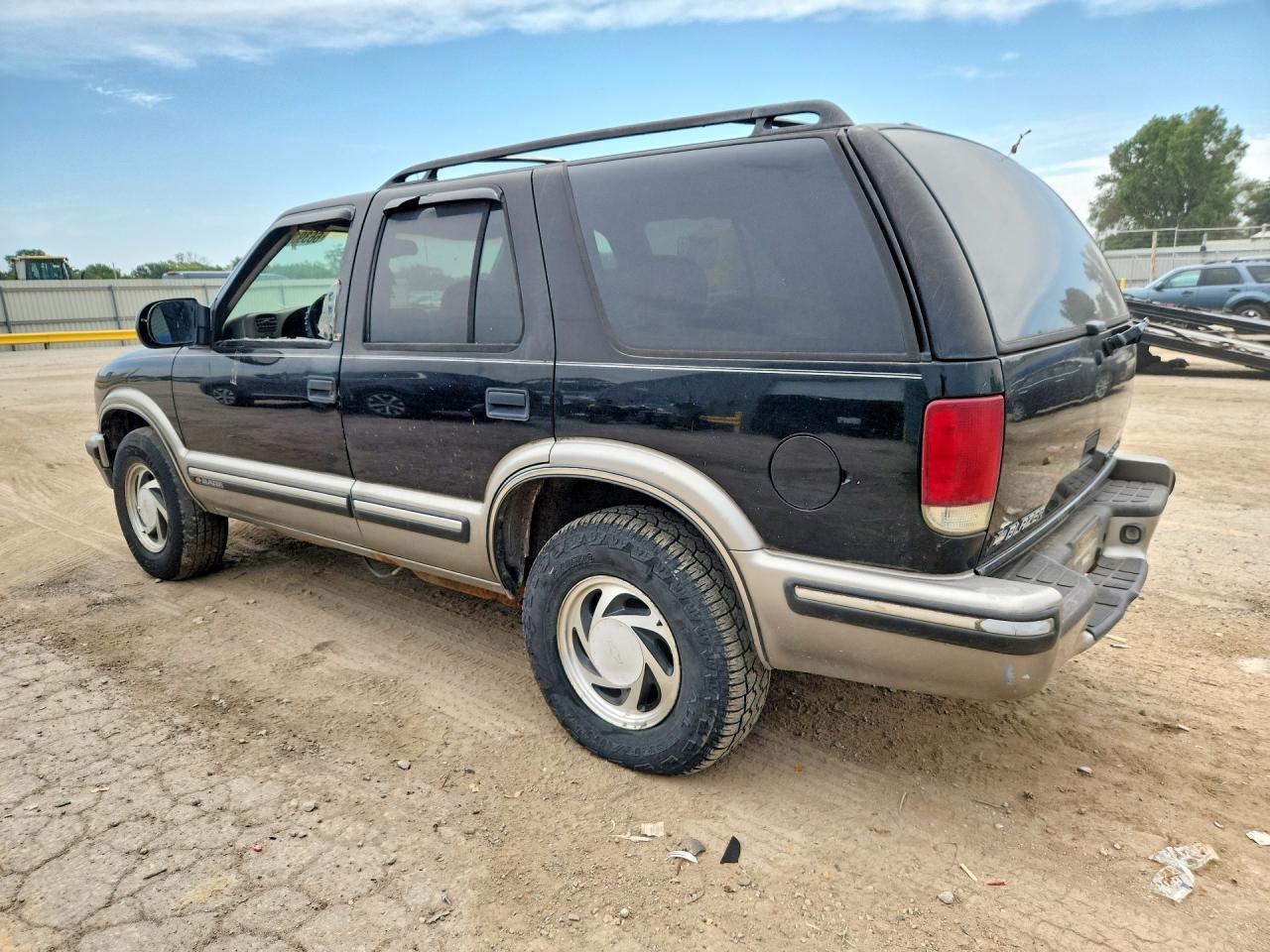1999 Chevrolet Blazer Черный vin: 1GNDT13W8X2203576