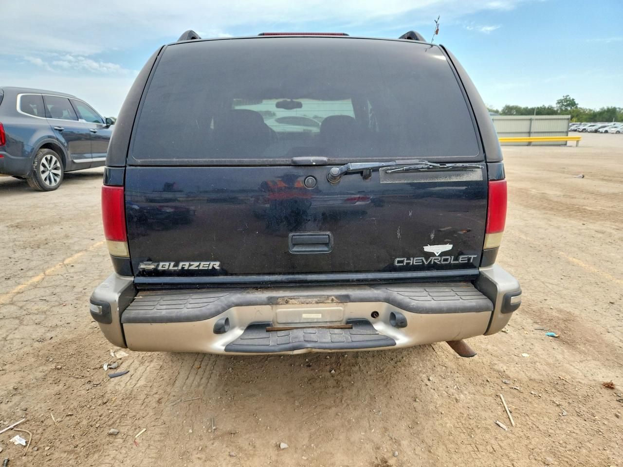 1999 Chevrolet Blazer Черный vin: 1GNDT13W8X2203576