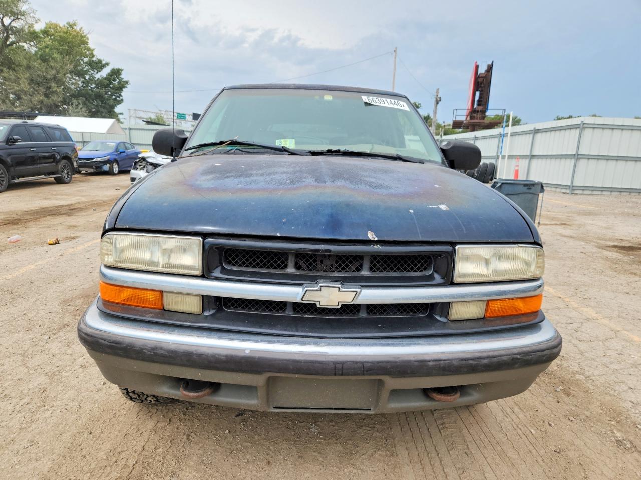 1999 Chevrolet Blazer Черный vin: 1GNDT13W8X2203576