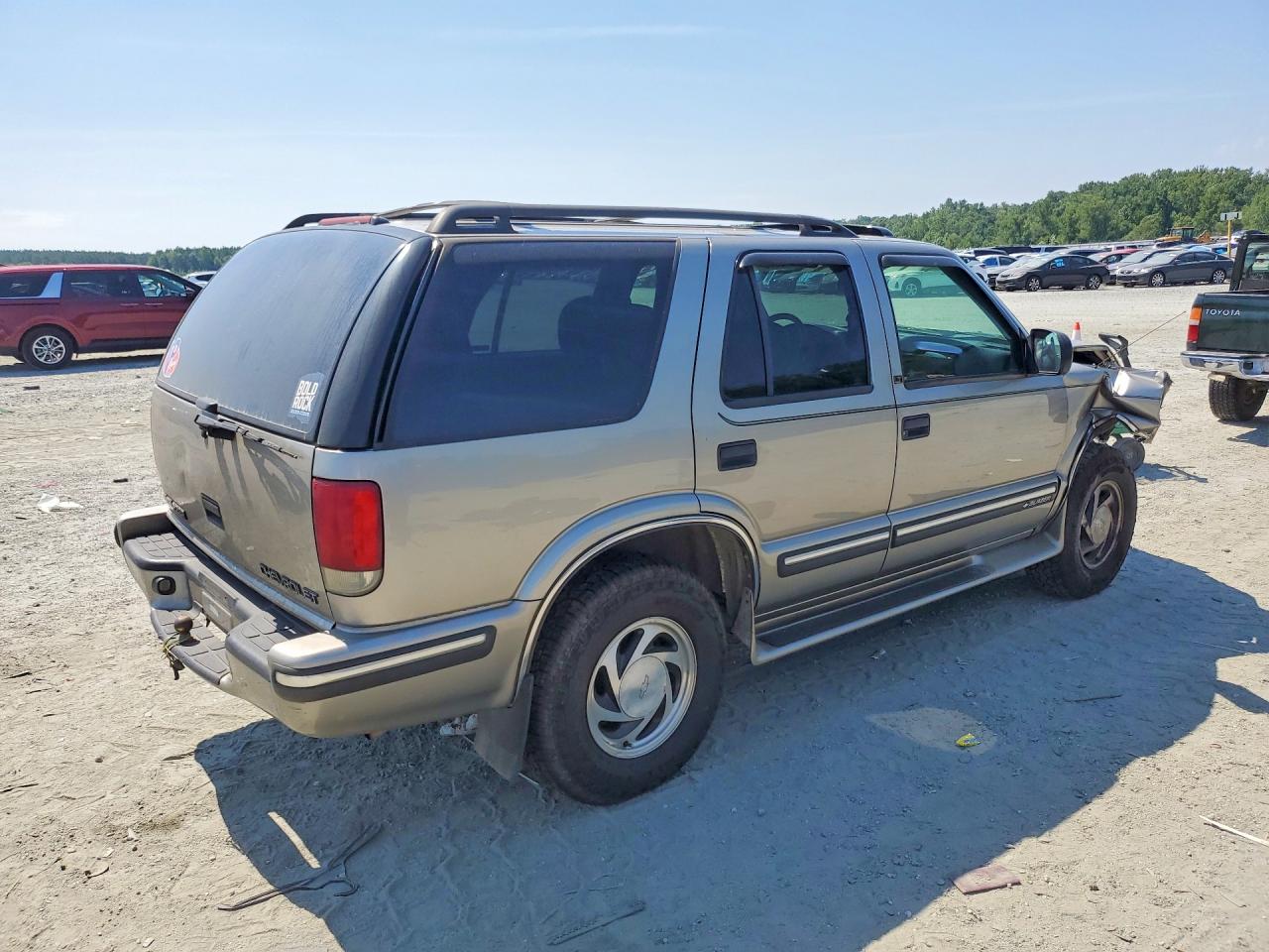 1999 Chevrolet Blazer Tan vin: 1GNDT13W8X2239784