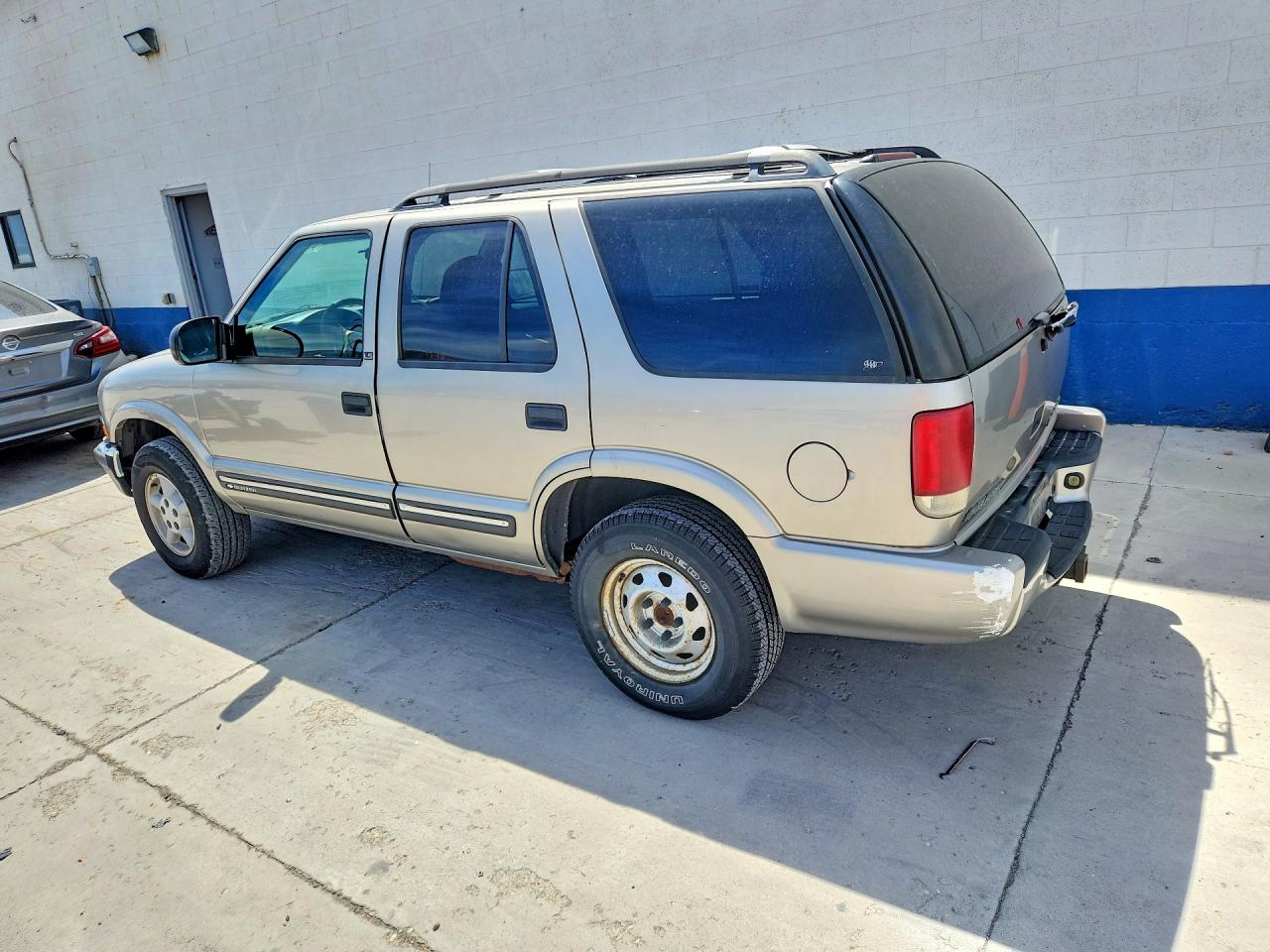 2000 Chevrolet Blazer Beige vin: 1GNDT13W8Y2273533