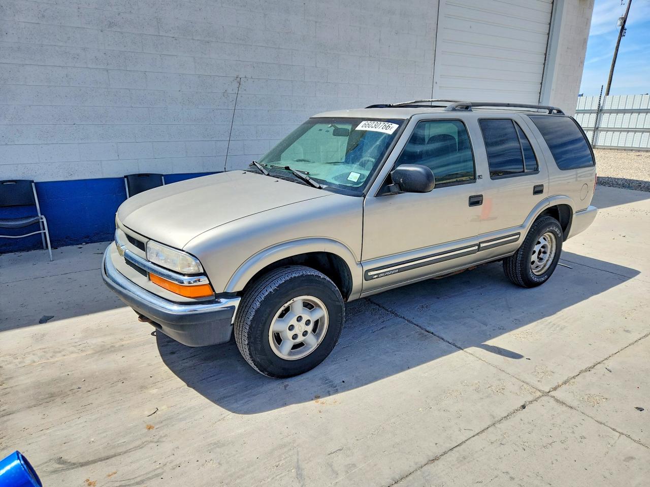 2000 Chevrolet Blazer Beige vin: 1GNDT13W8Y2273533