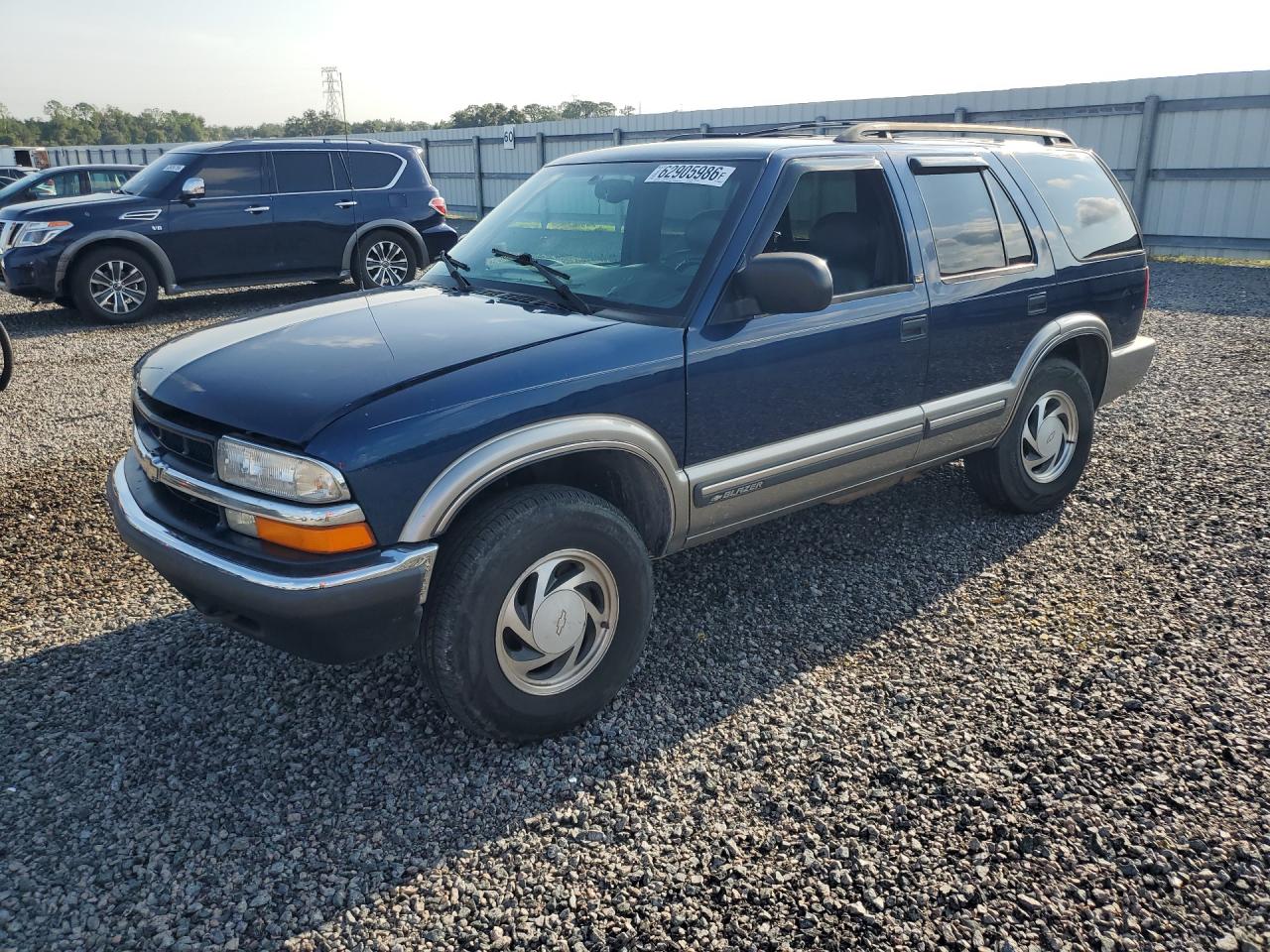 2000 Chevrolet Blazer Blue vin: 1GNDT13W8Y2334220