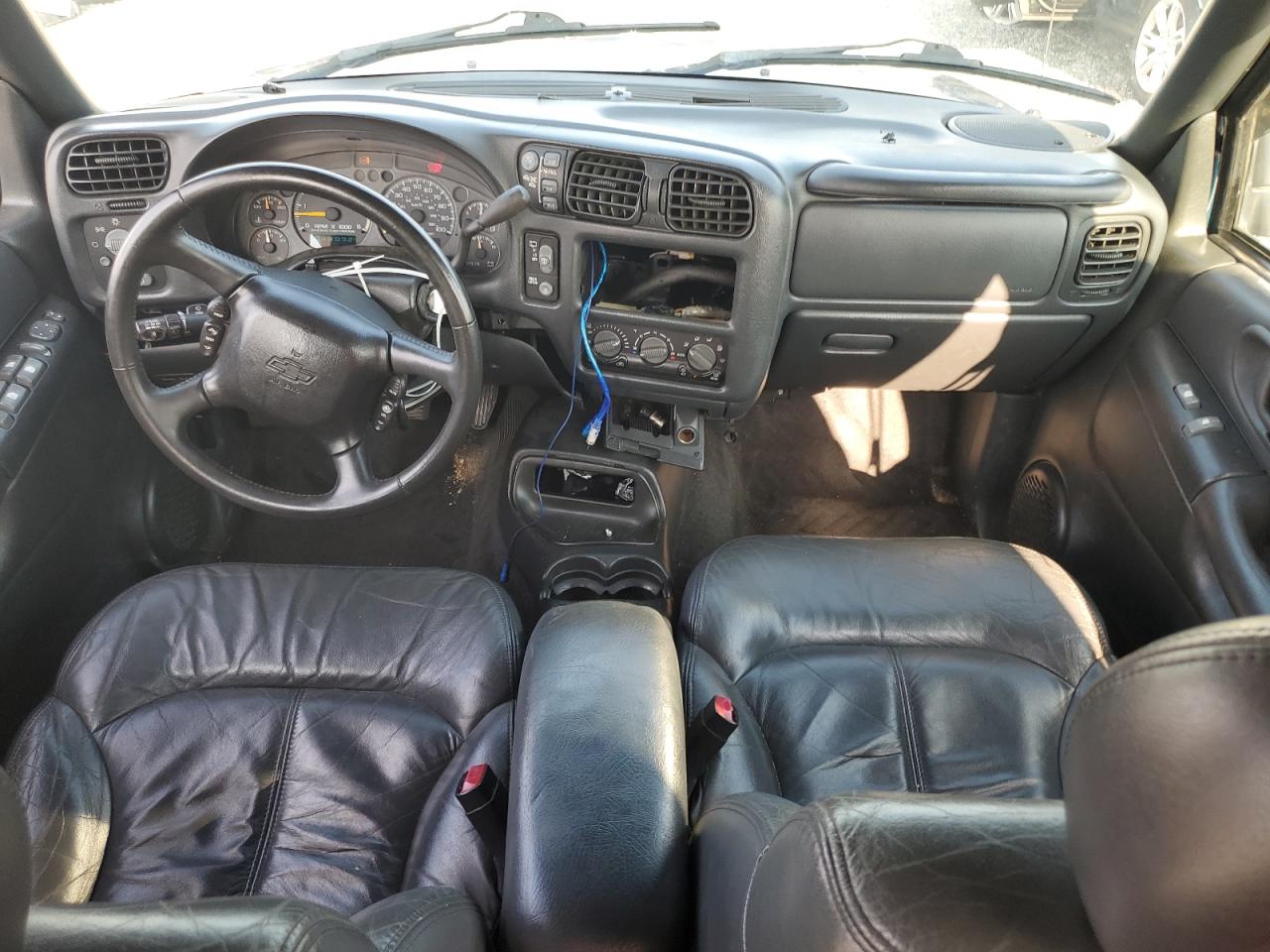 2000 Chevrolet Blazer Blue vin: 1GNDT13W8Y2334220