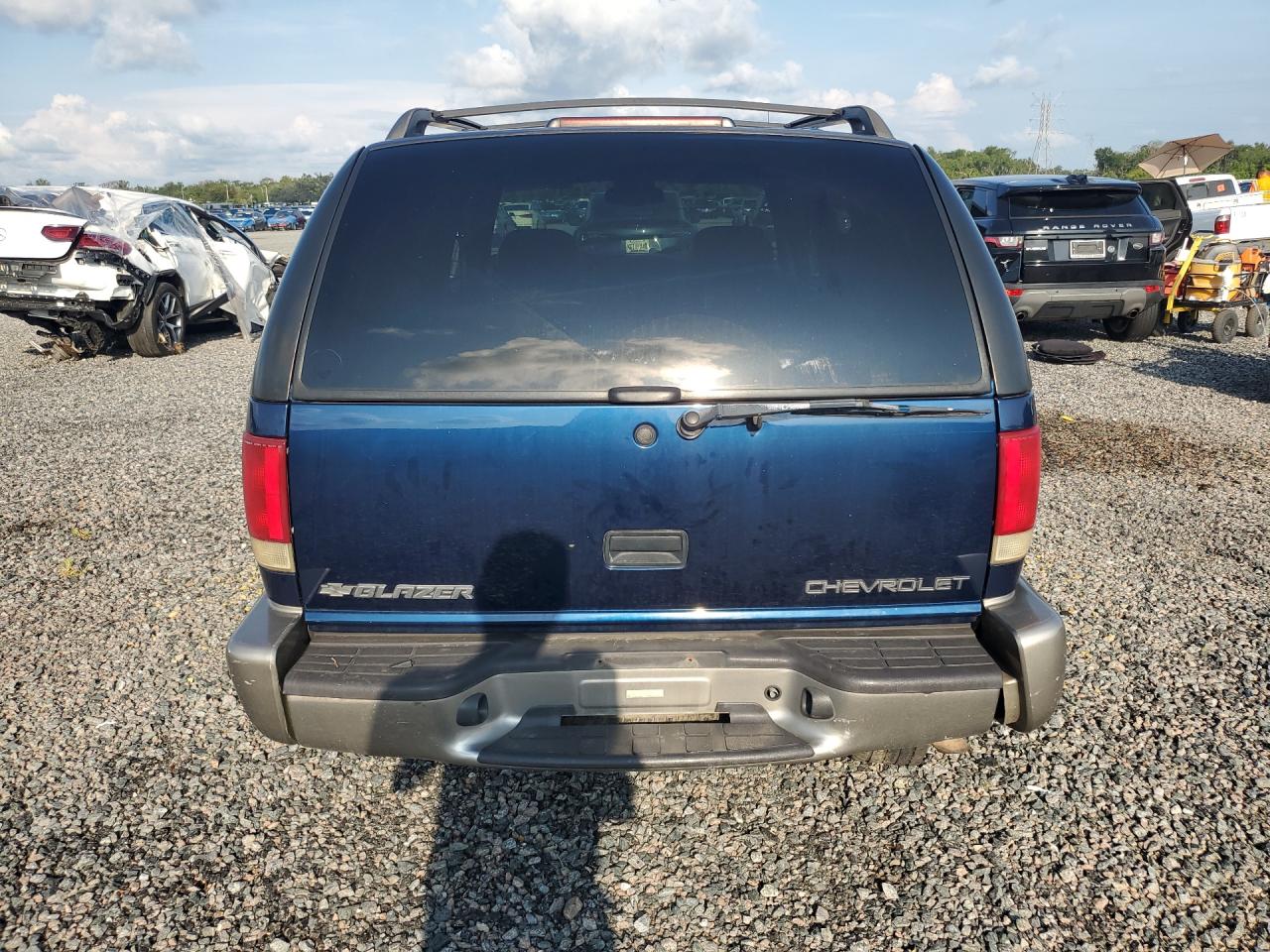 2000 Chevrolet Blazer Blue vin: 1GNDT13W8Y2334220