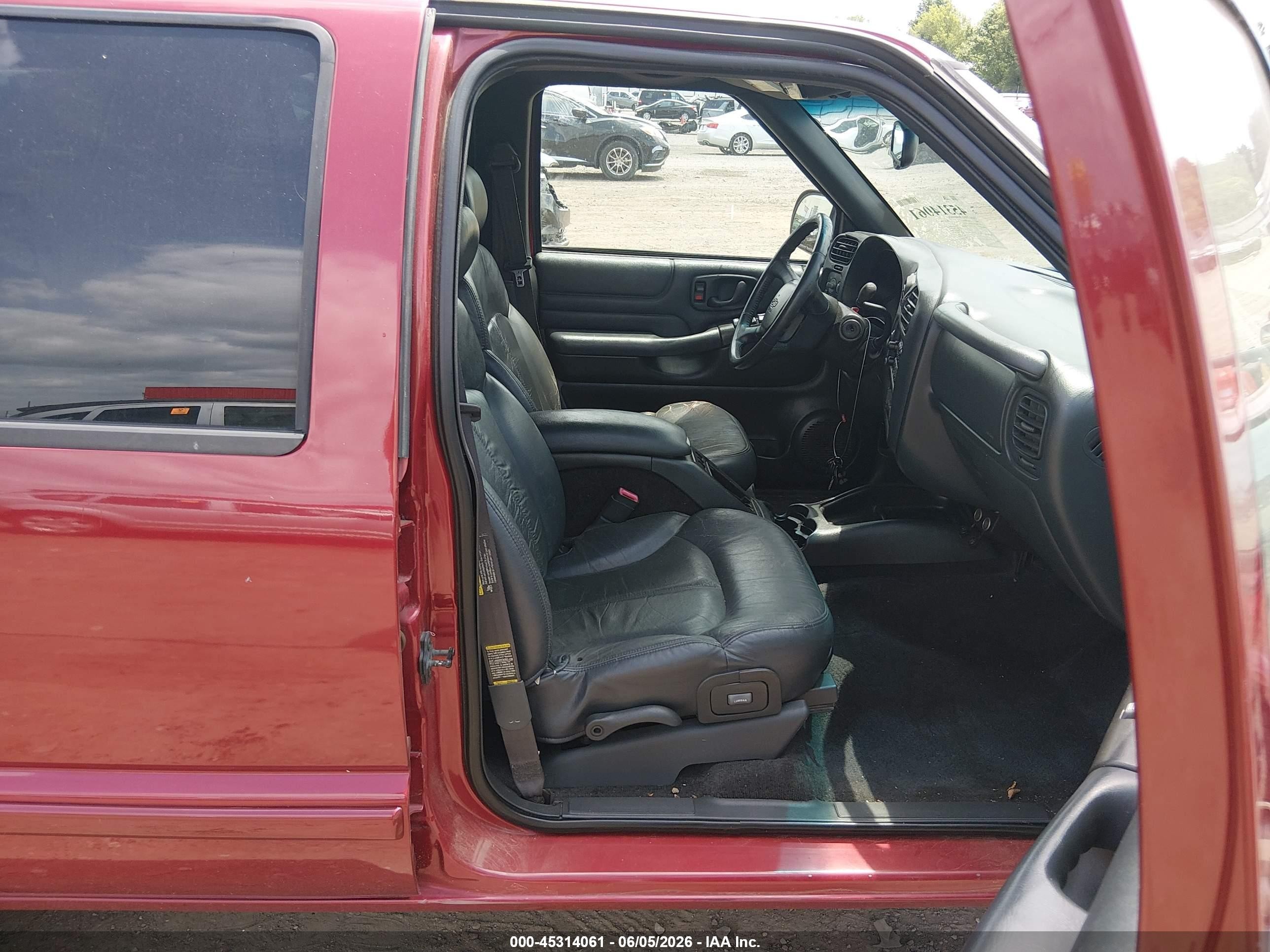 2002 Chevrolet Blazer Ls Red vin: 1GNDT13W92K145051