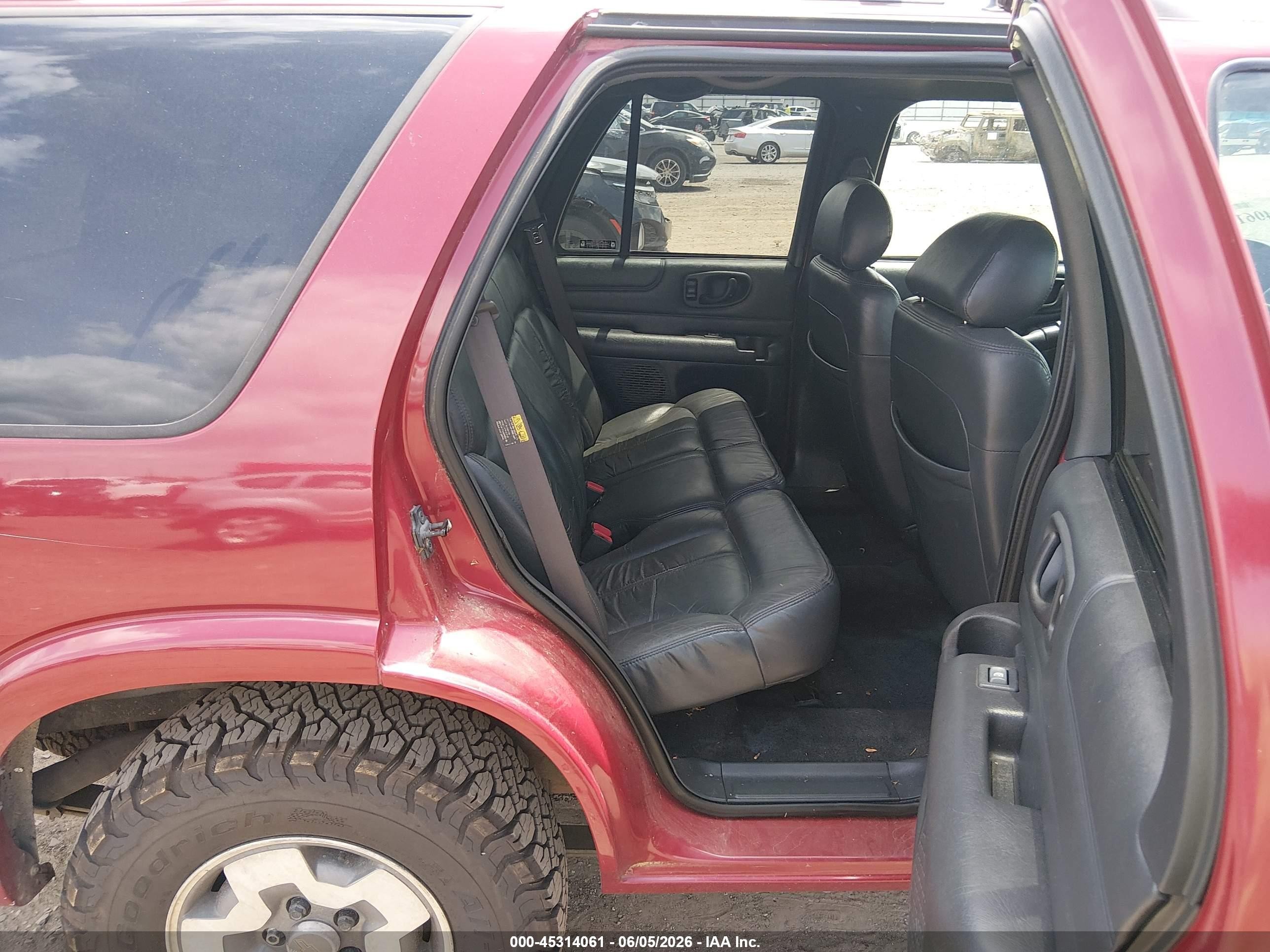 2002 Chevrolet Blazer Ls Red vin: 1GNDT13W92K145051