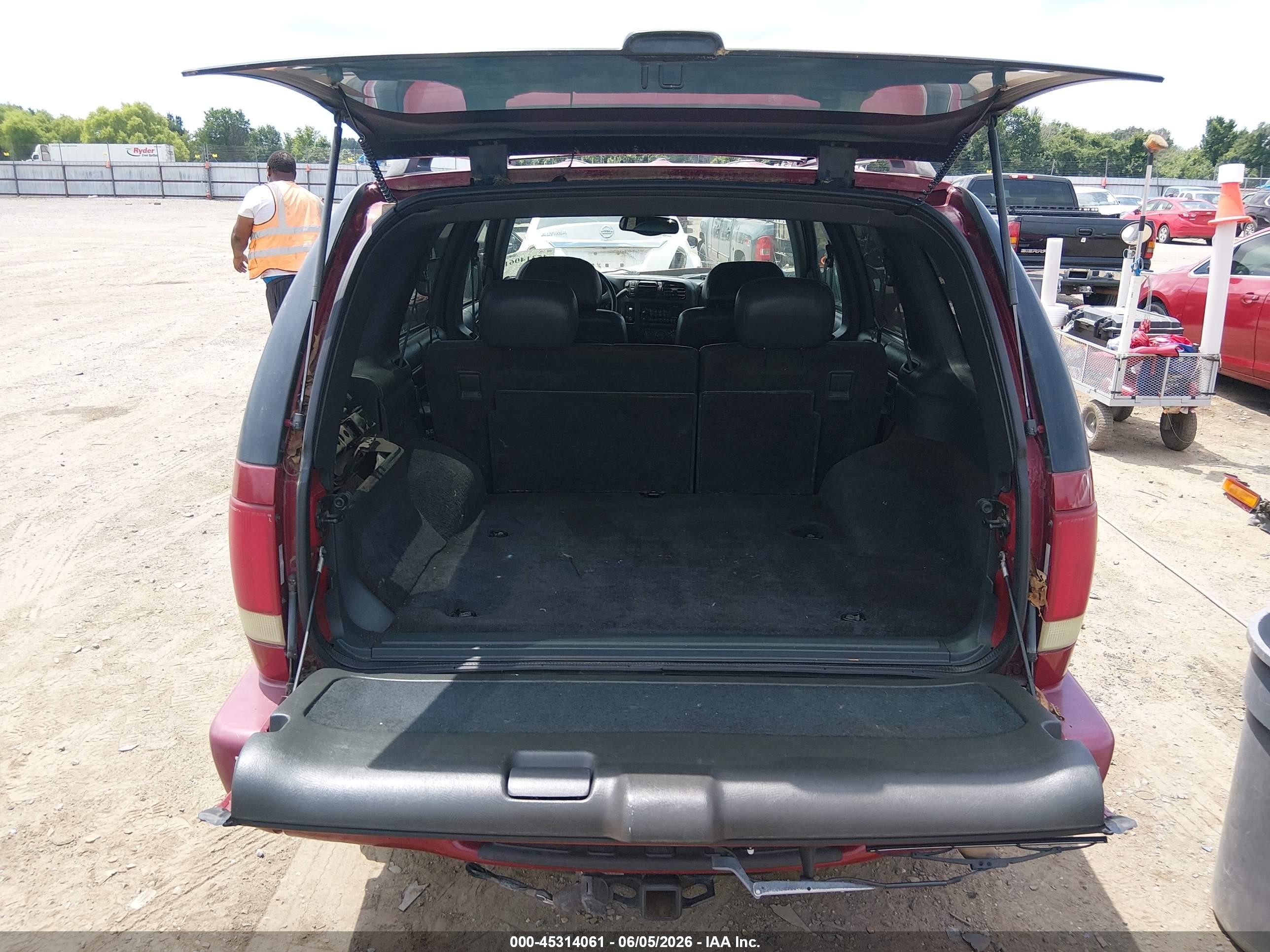 2002 Chevrolet Blazer Ls Red vin: 1GNDT13W92K145051