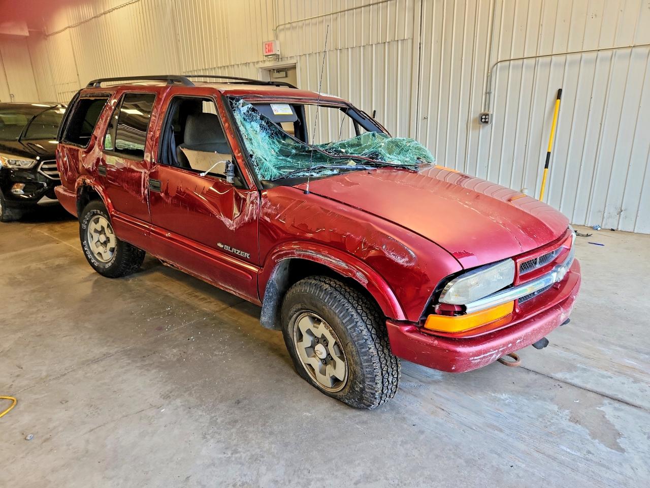 2002 Chevrolet Blazer Burgundy vin: 1GNDT13WX2K113693