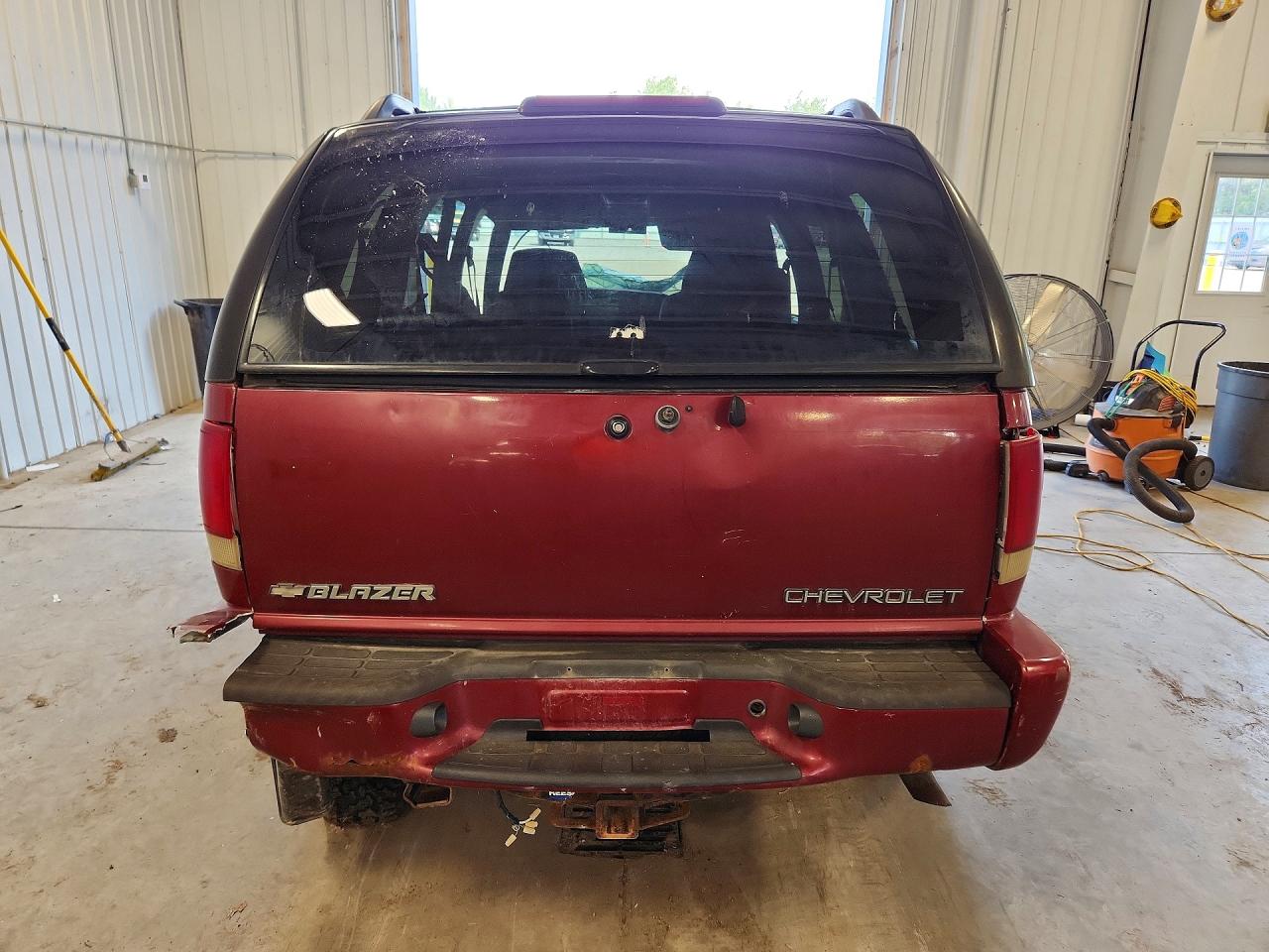2002 Chevrolet Blazer Burgundy vin: 1GNDT13WX2K113693