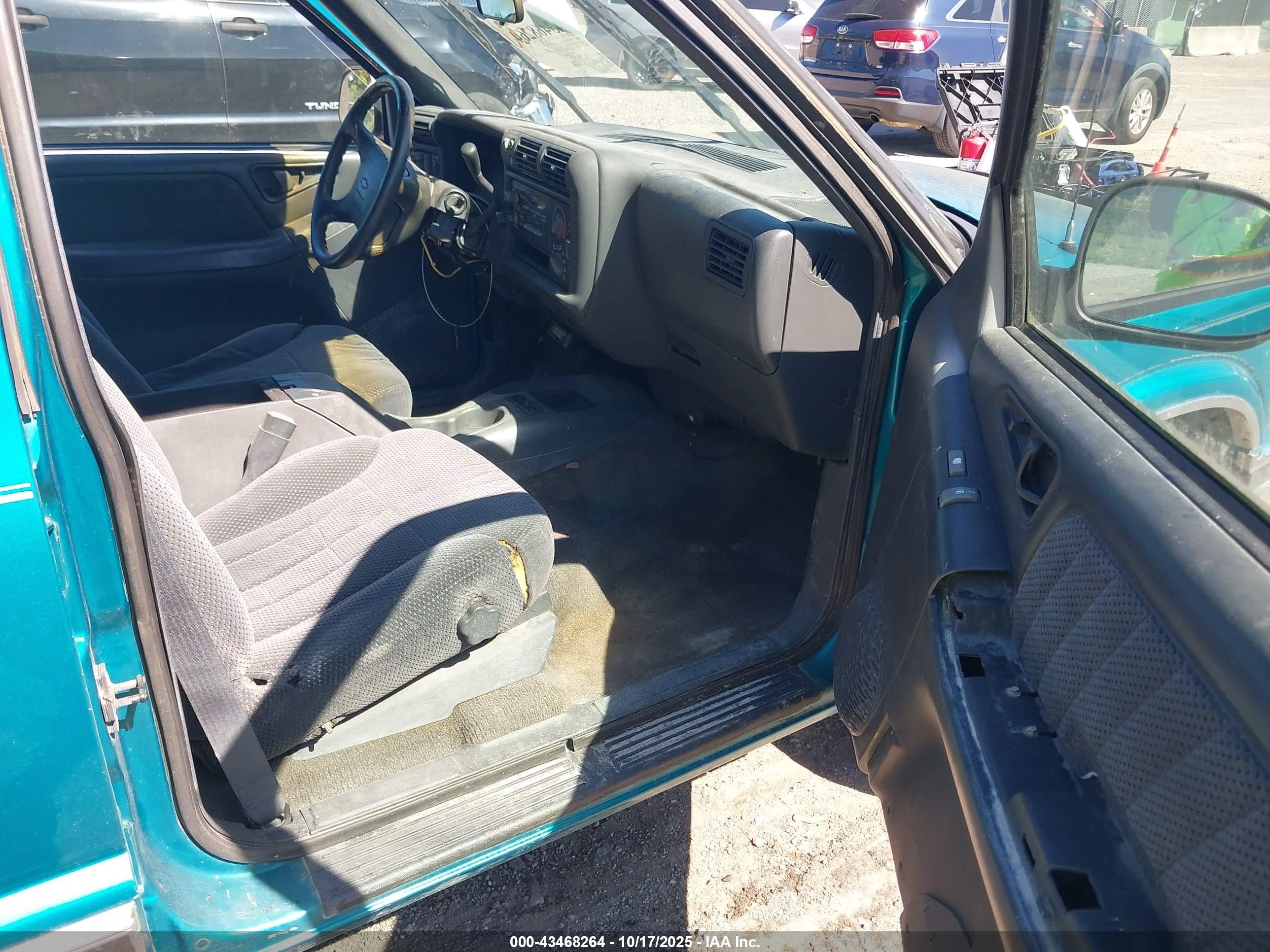 1995 Chevrolet Blazer   Green vin: 1GNDT13WXS2260600