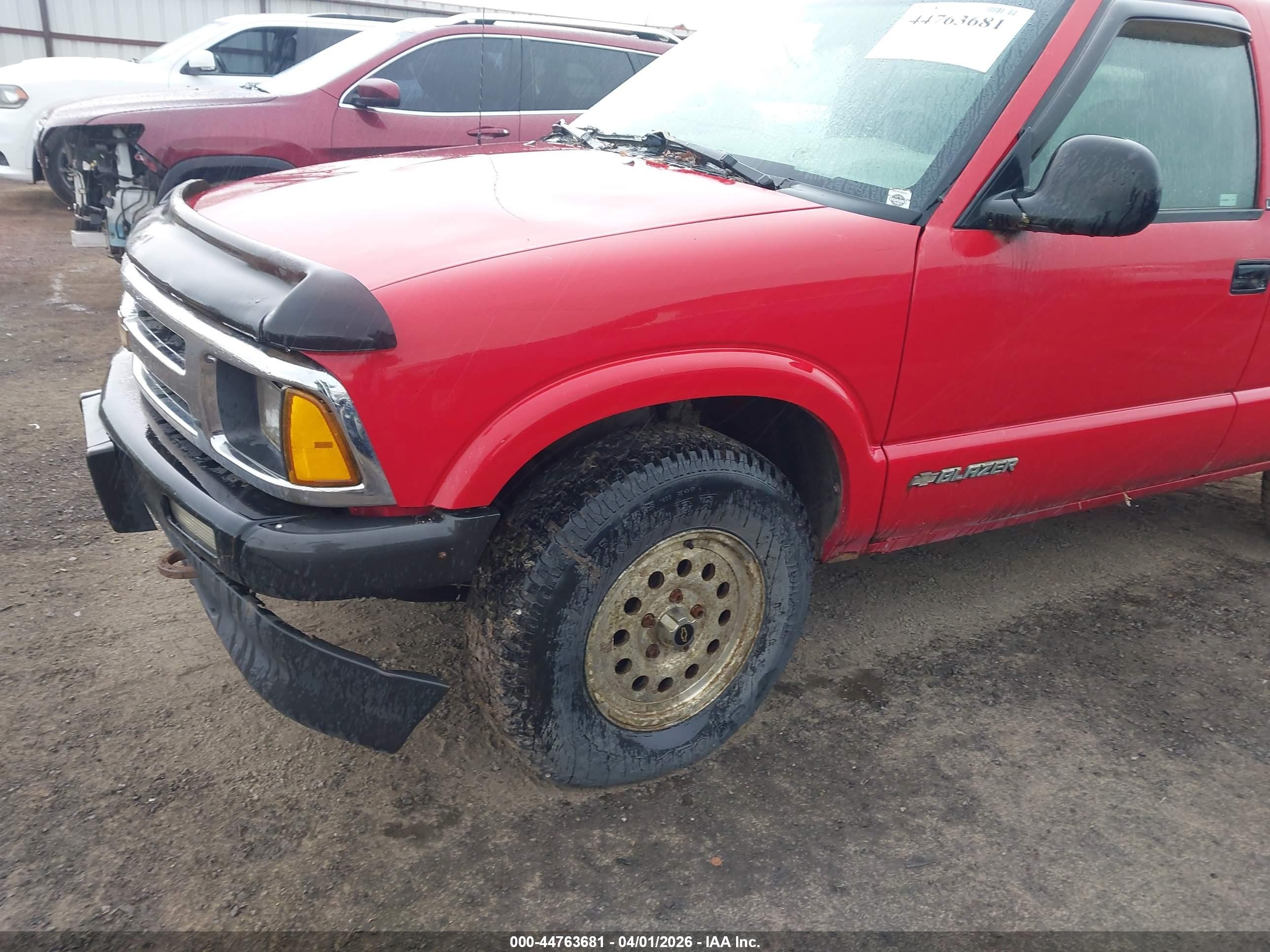 1996 Chevrolet Blazer   Red vin: 1GNDT13WXT2261697