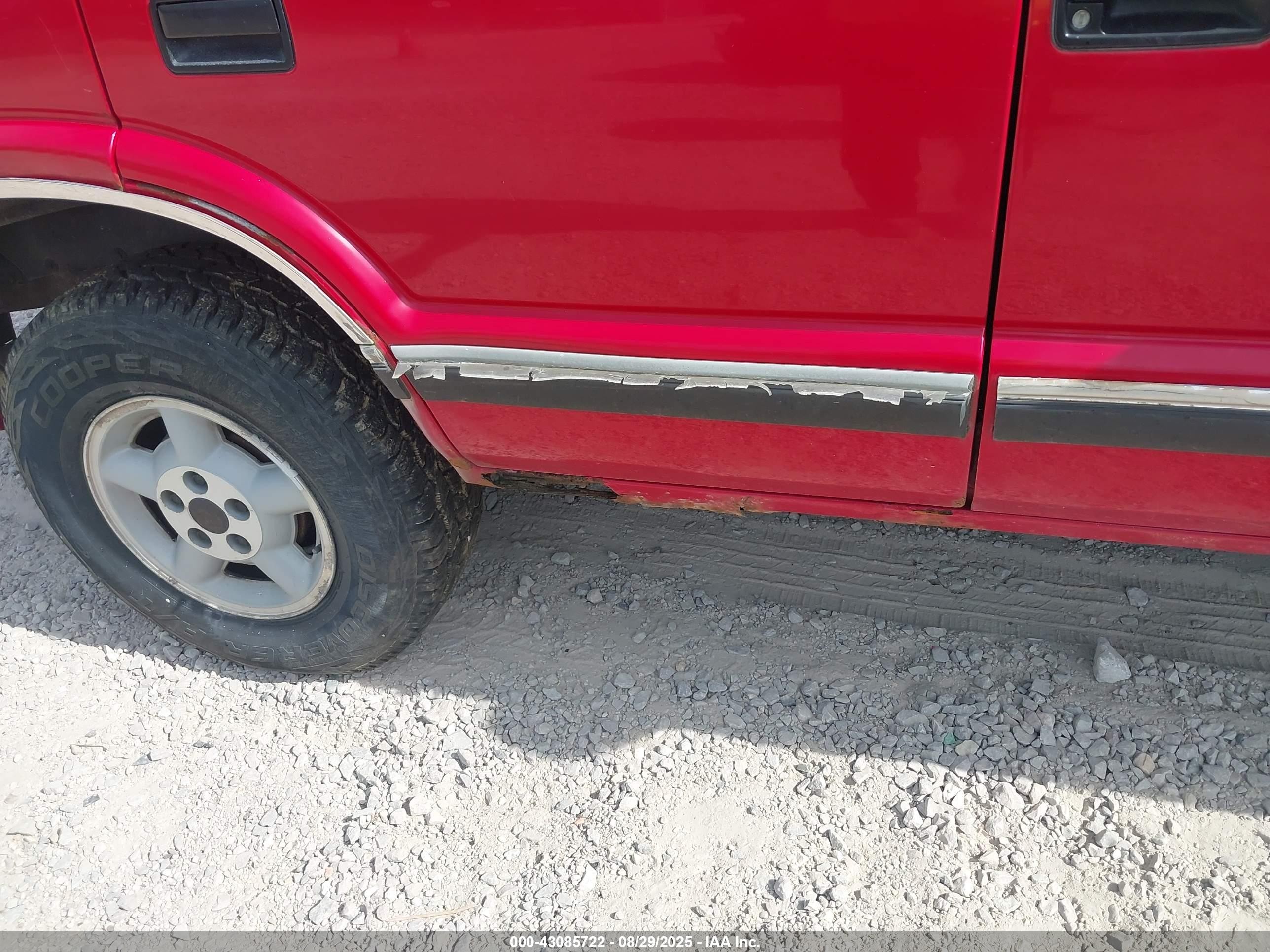 1997 Chevrolet Blazer Ls Red vin: 1GNDT13WXV2194585