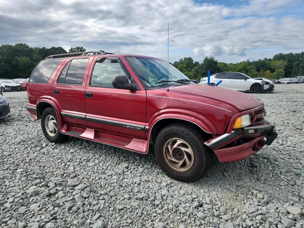 1997 Chevrolet Blazer Burgundy vin: 1GNDT13WXV2219985
