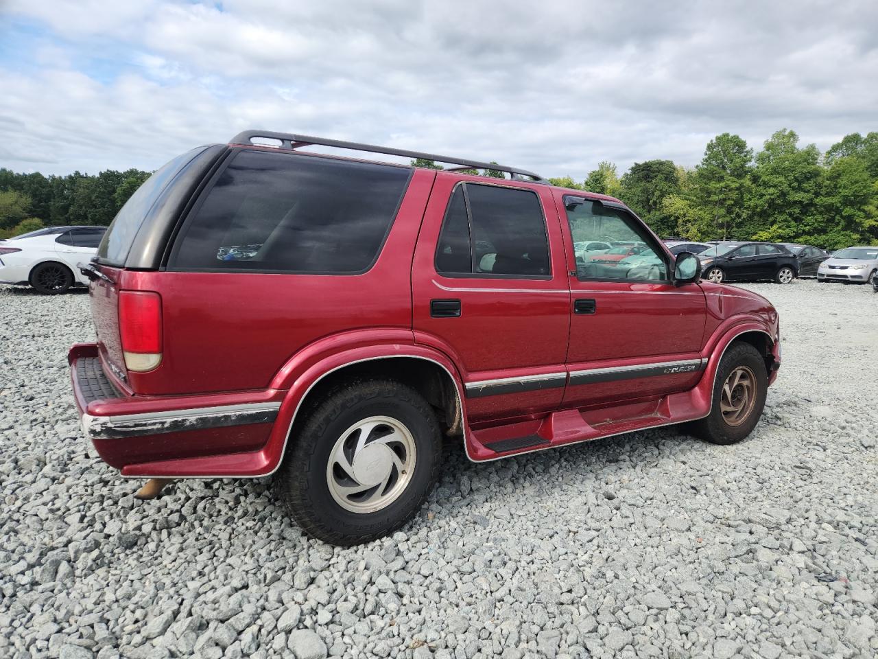 1997 Chevrolet Blazer Burgundy vin: 1GNDT13WXV2219985