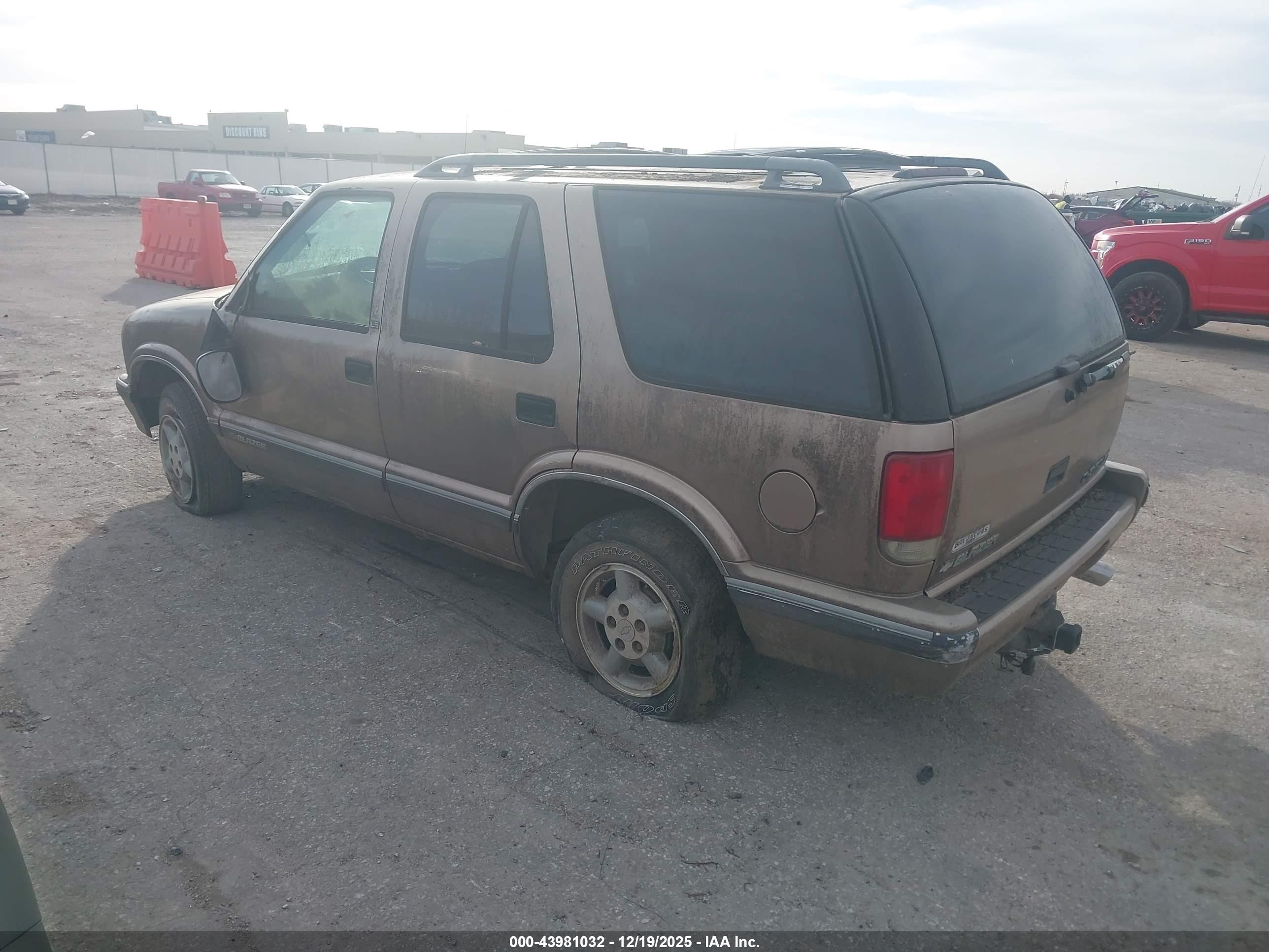 1997 Chevrolet Blazer Ls Золотой vin: 1GNDT13WXV2239427