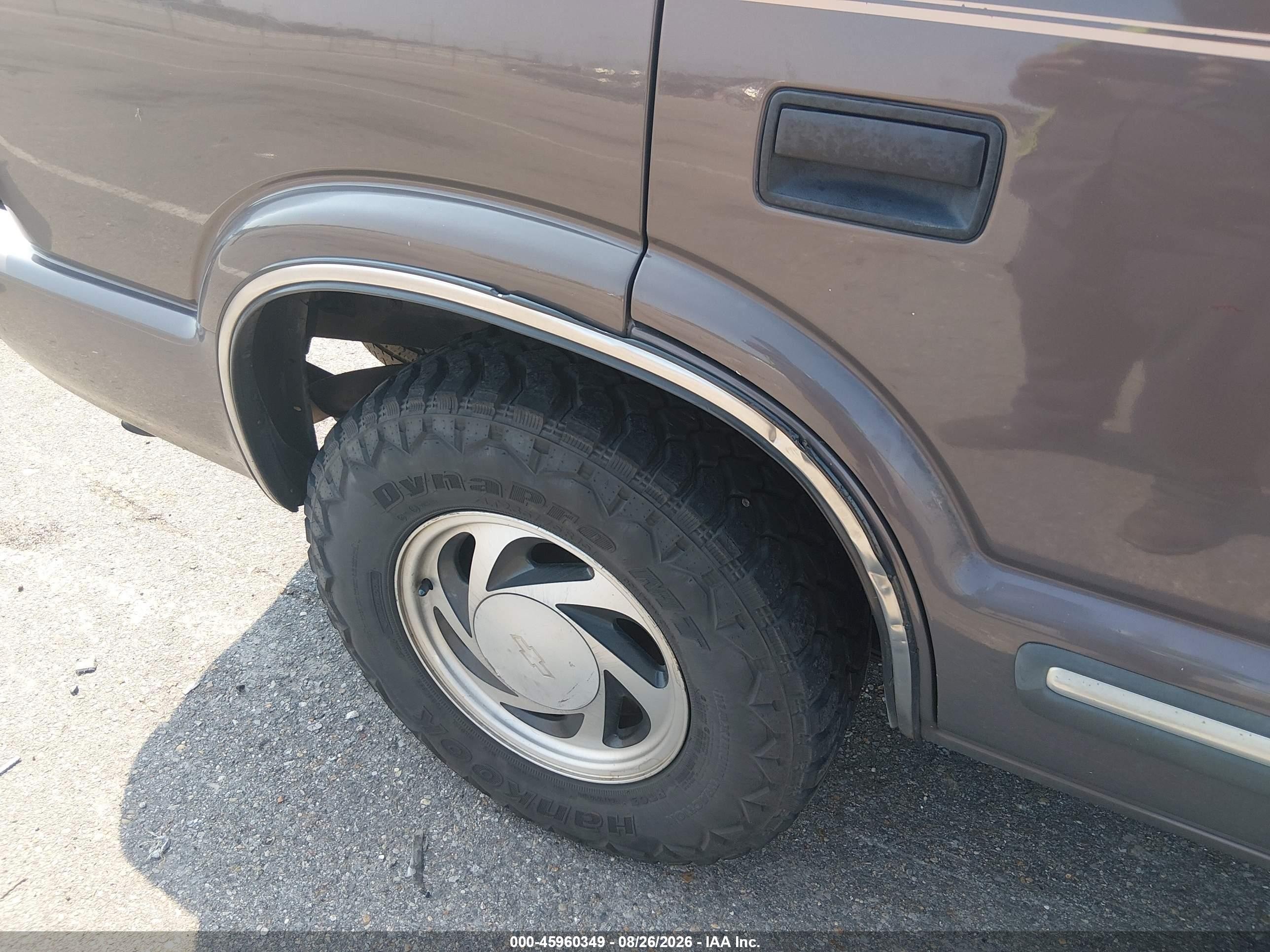 2000 Chevrolet Blazer   Brown vin: 1GNDT13WXY2284582