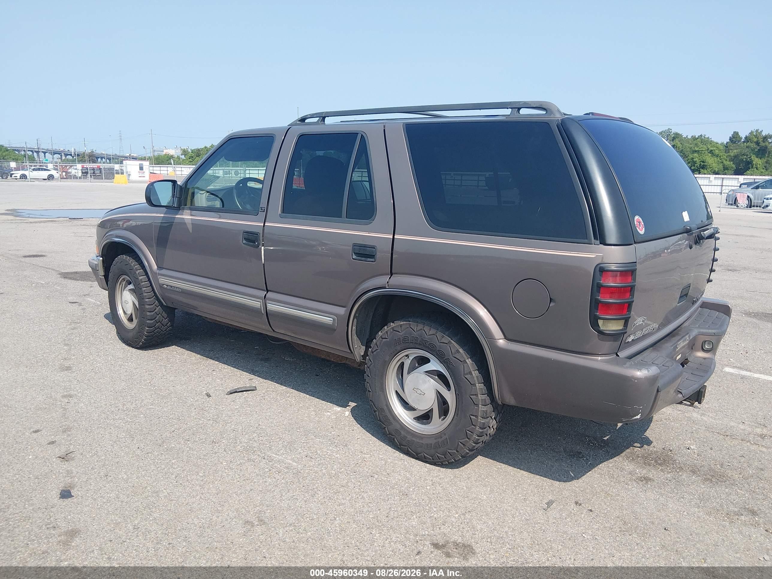 2000 Chevrolet Blazer   Brown vin: 1GNDT13WXY2284582