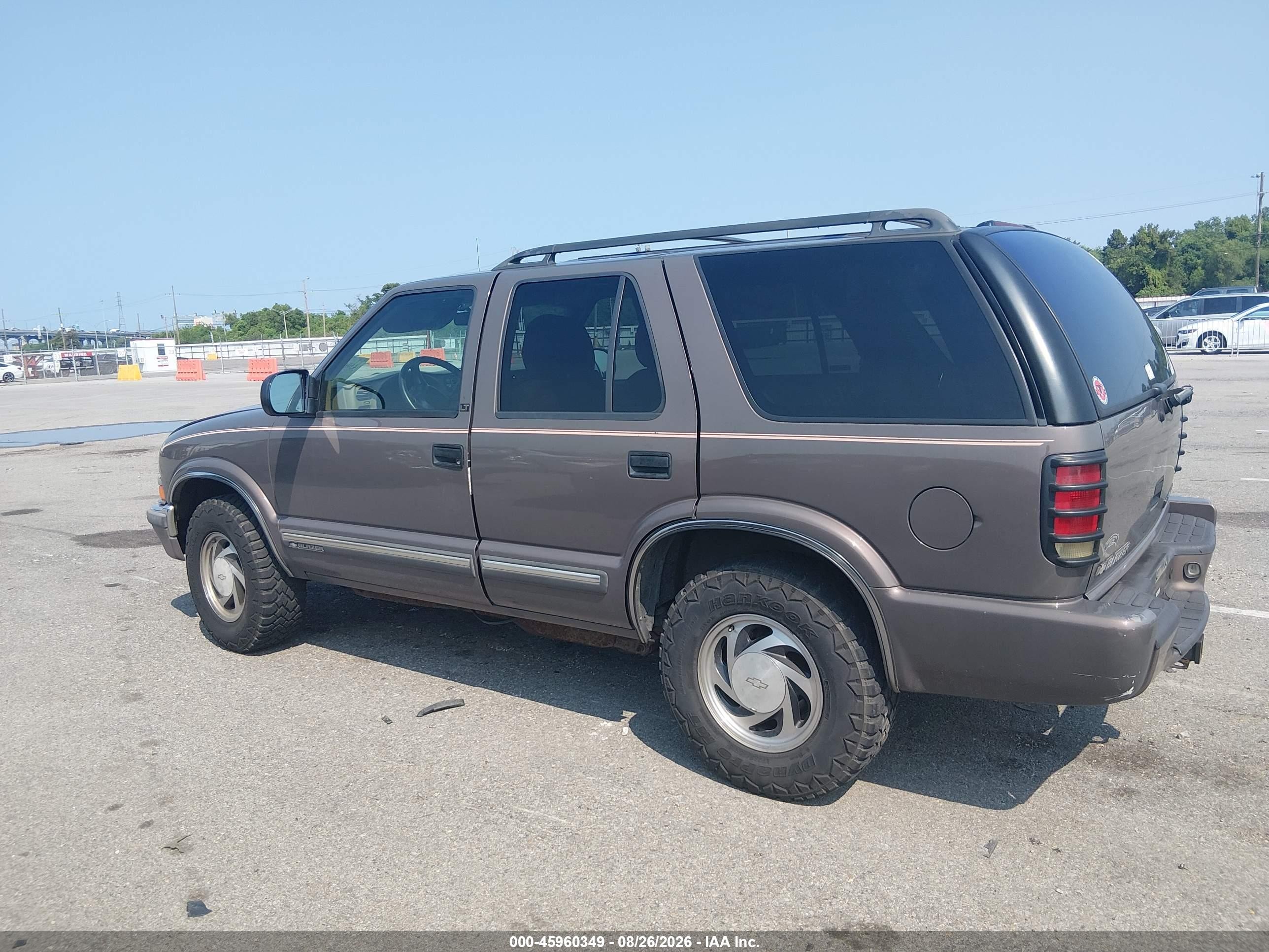 2000 Chevrolet Blazer   Brown vin: 1GNDT13WXY2284582