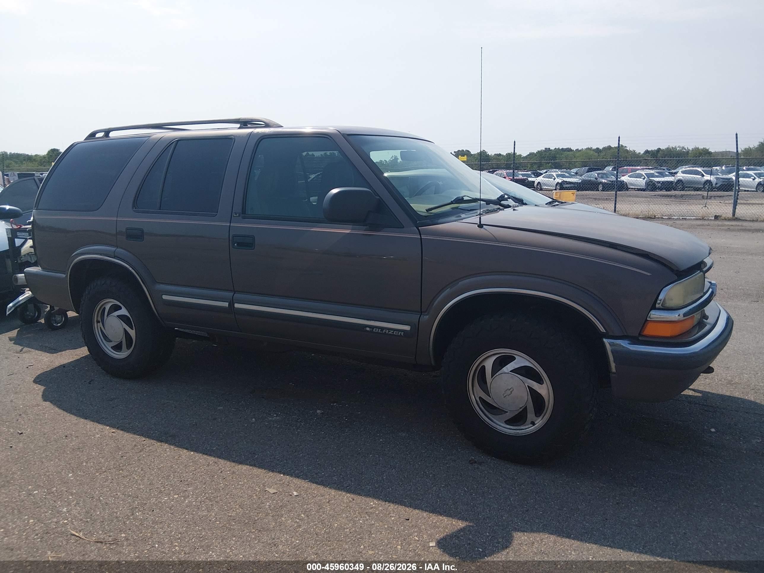 2000 Chevrolet Blazer   Brown vin: 1GNDT13WXY2284582