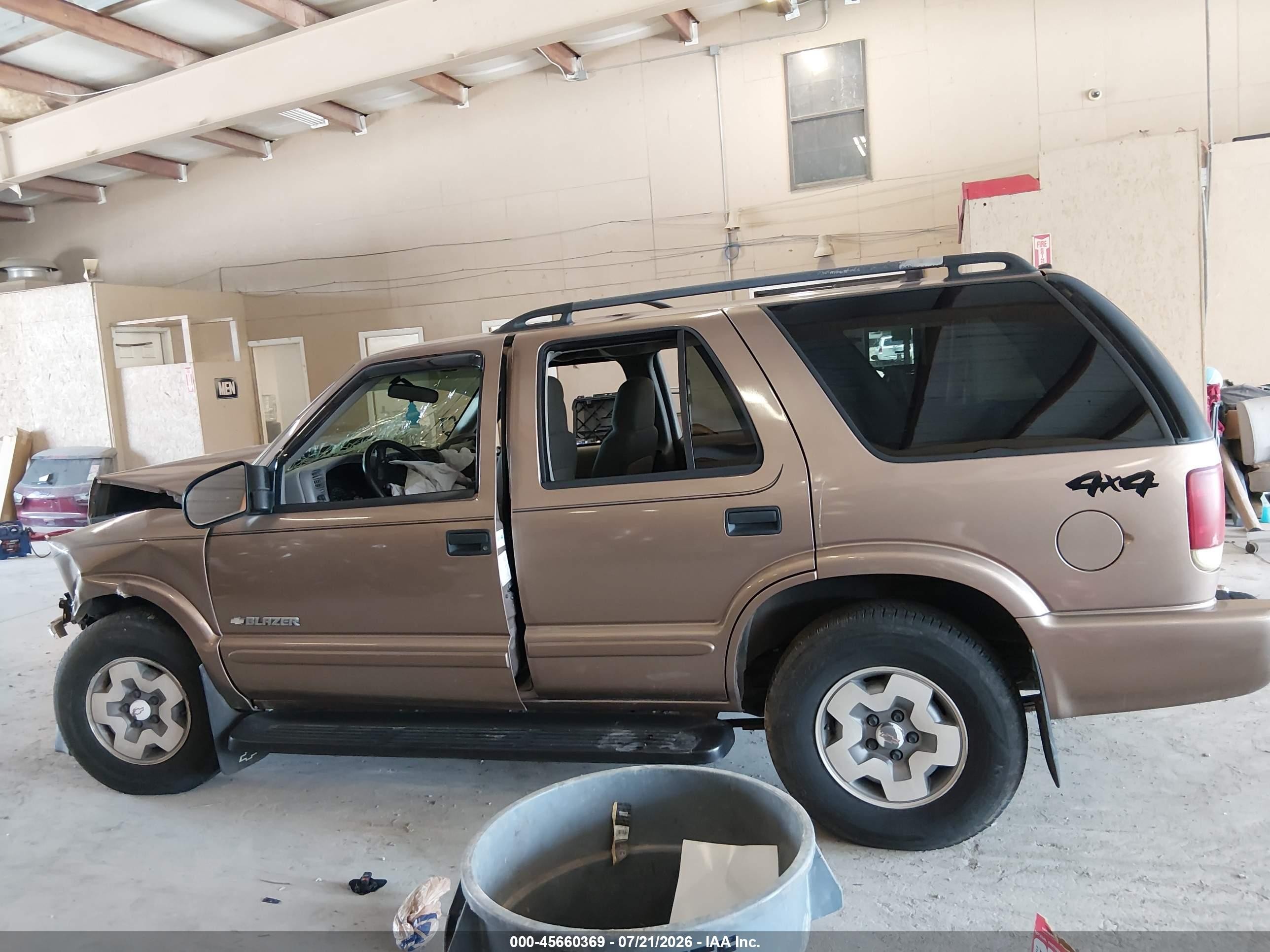 2004 Chevrolet Blazer Ls Золотой vin: 1GNDT13X24K117362