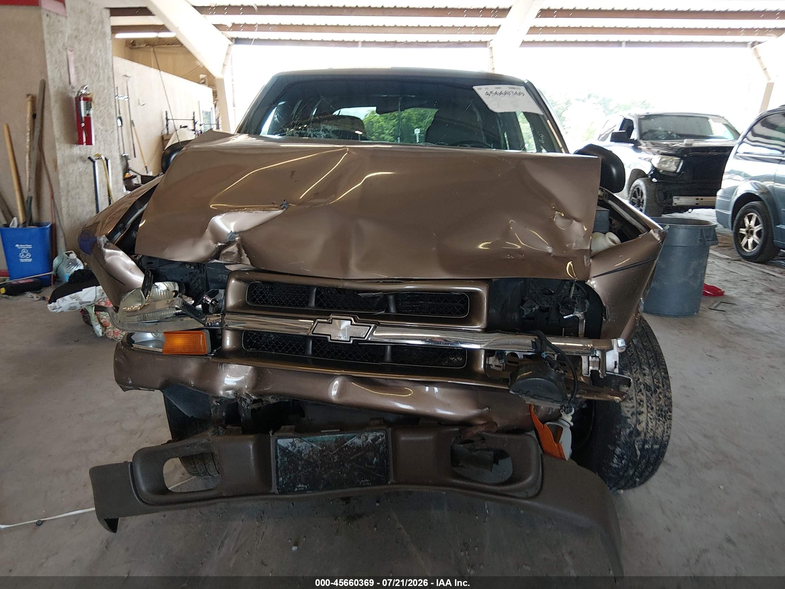 2004 Chevrolet Blazer Ls Золотой vin: 1GNDT13X24K117362