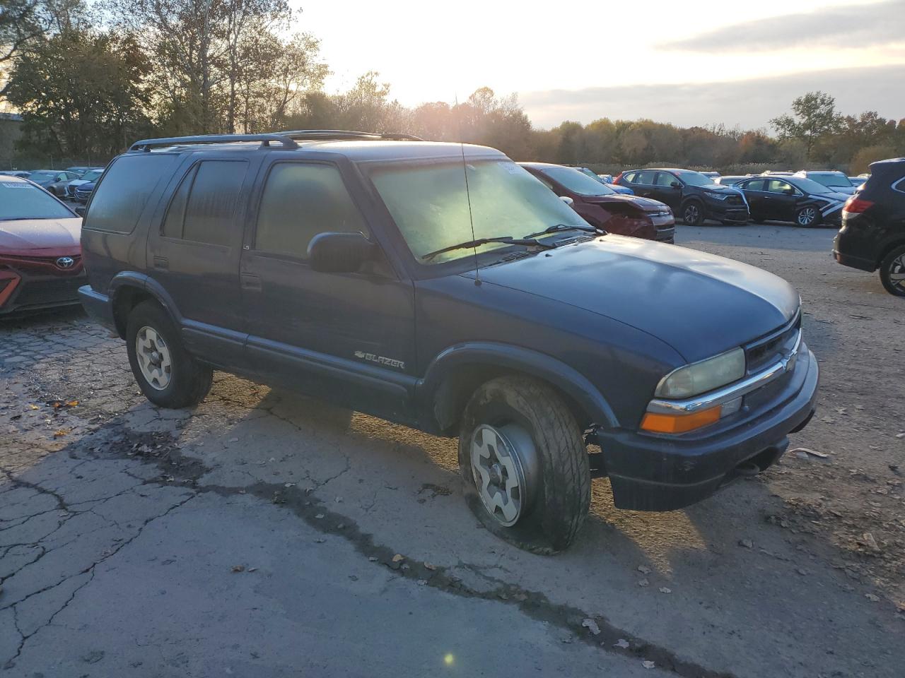 2003 Chevrolet Blazer Blue vin: 1GNDT13X33K128577