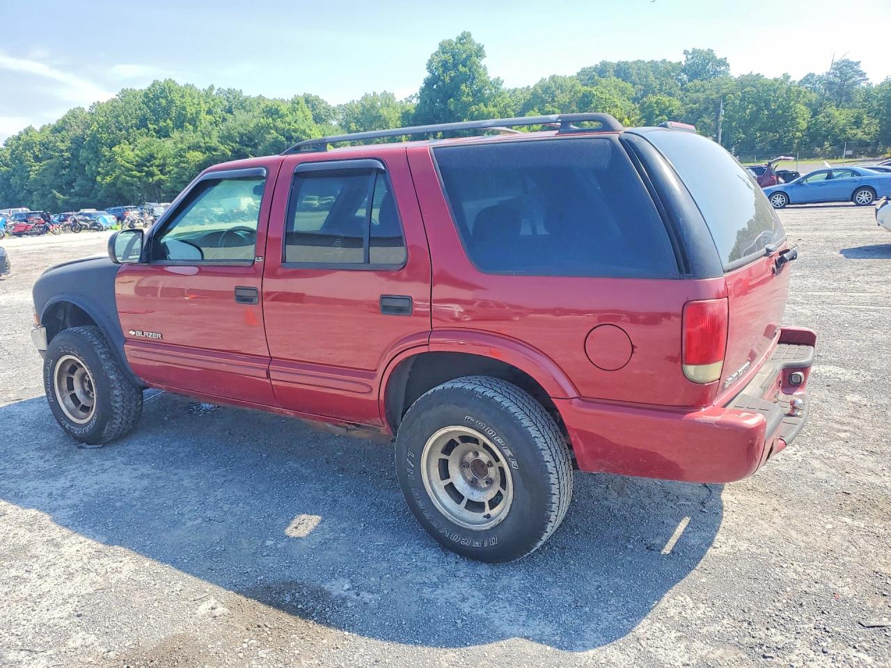 2003 Chevrolet Blazer Красный vin: 1GNDT13X33K163877