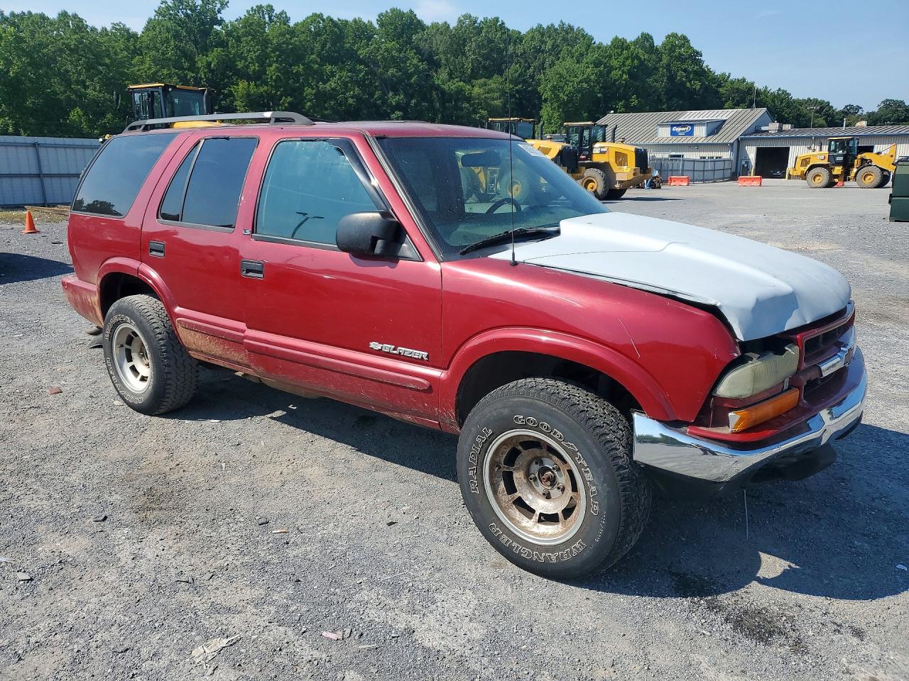 2003 Chevrolet Blazer Красный vin: 1GNDT13X33K163877