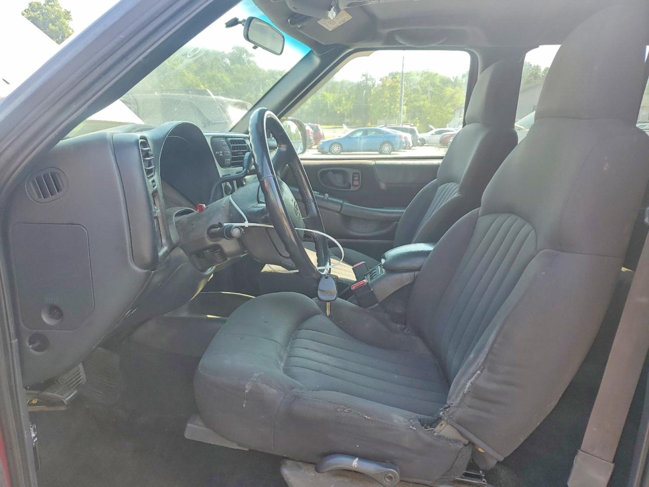 2003 Chevrolet Blazer Красный vin: 1GNDT13X33K163877