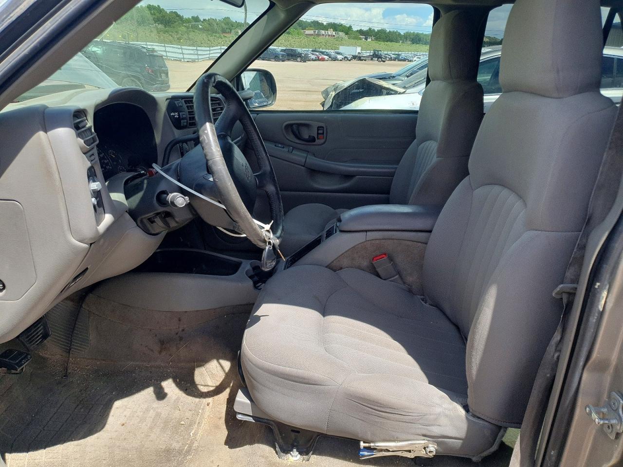 2004 Chevrolet Blazer Charcoal vin: 1GNDT13X34K164626