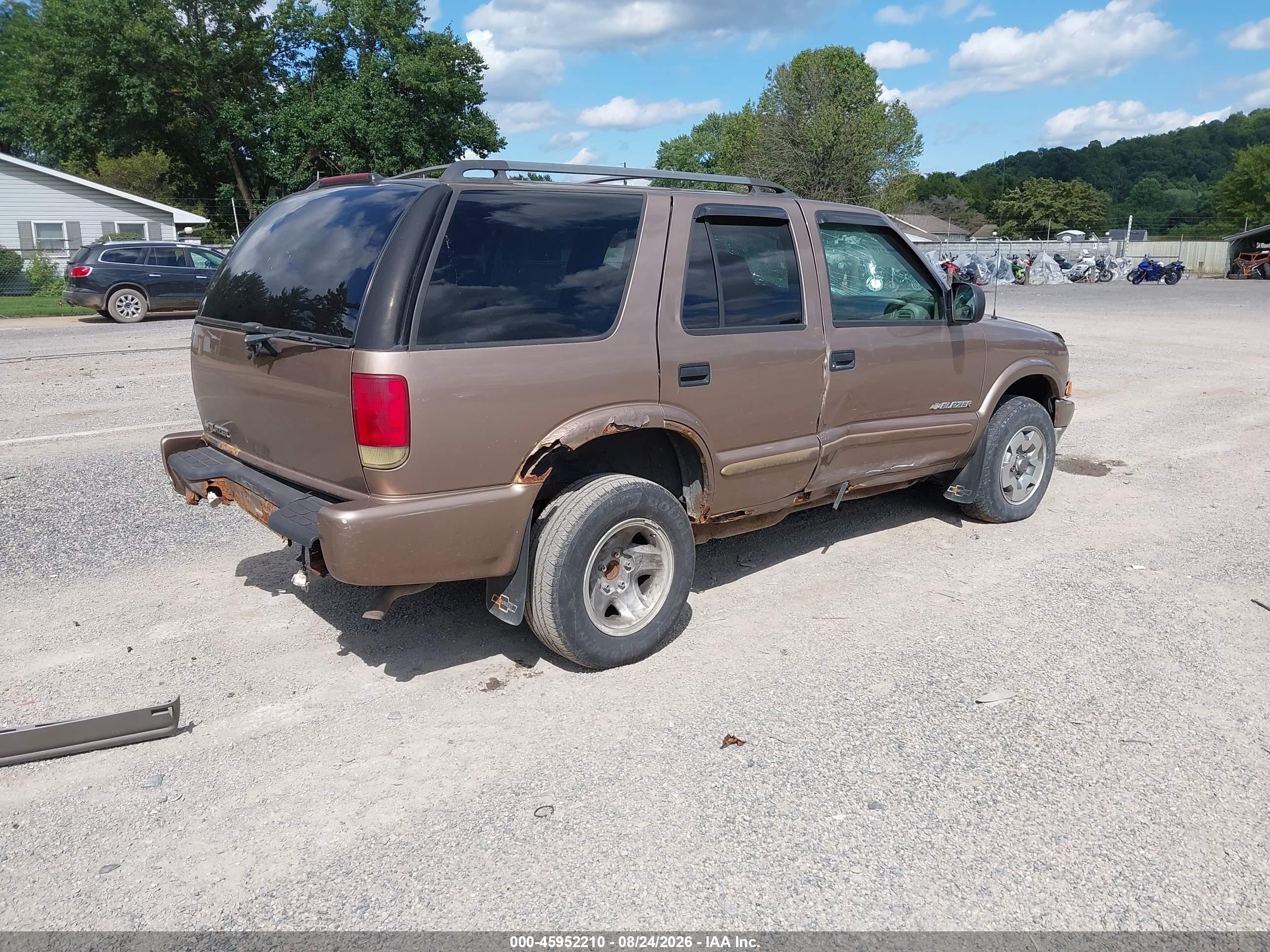 2004 Chevrolet Blazer Ls Коричневый vin: 1GNDT13X44K158799
