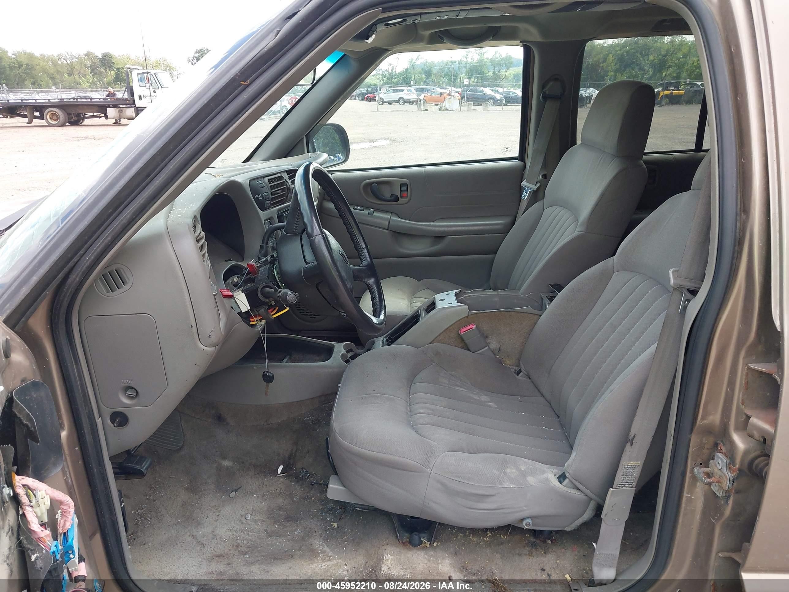 2004 Chevrolet Blazer Ls Коричневый vin: 1GNDT13X44K158799