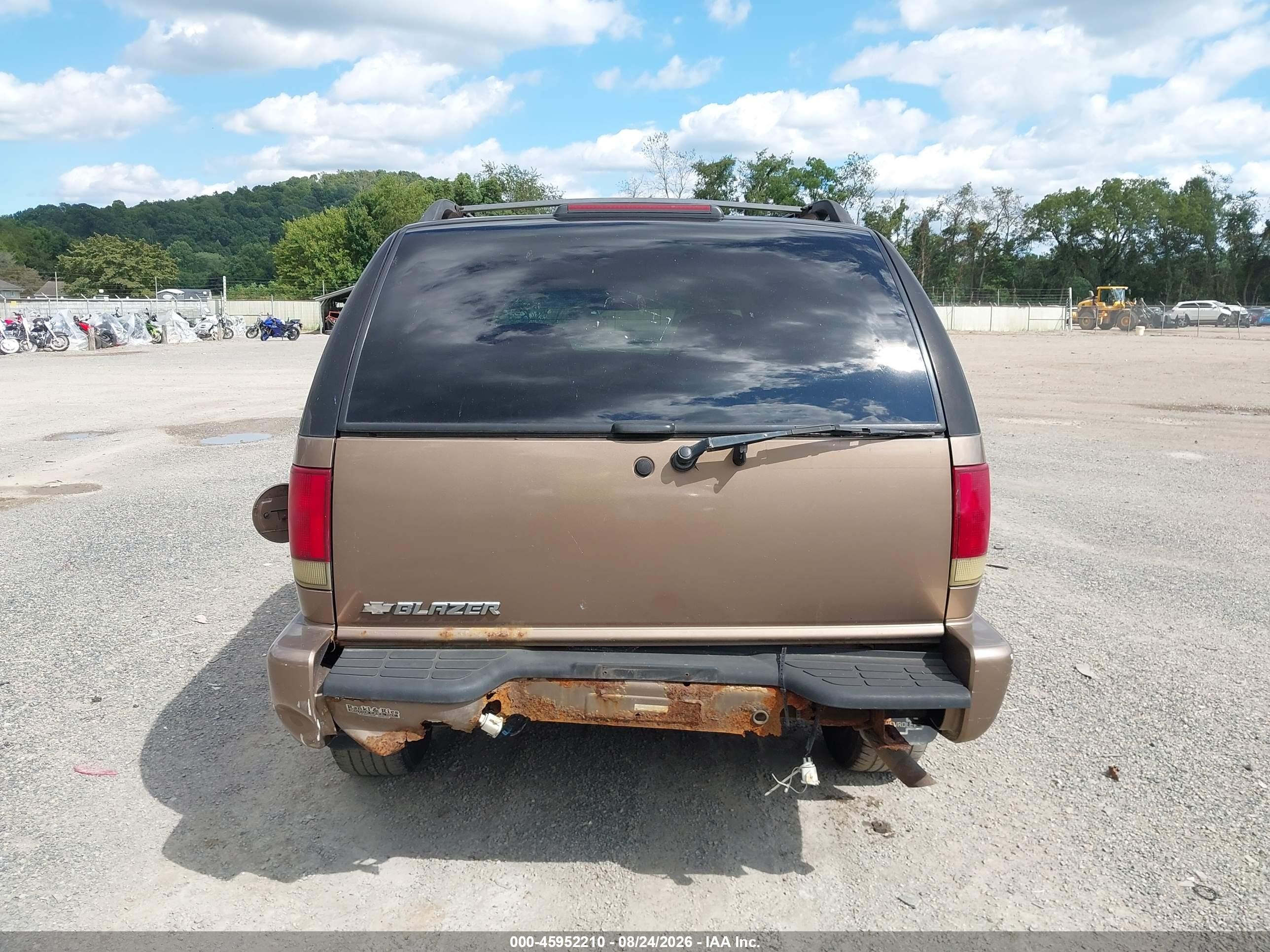 2004 Chevrolet Blazer Ls Коричневый vin: 1GNDT13X44K158799