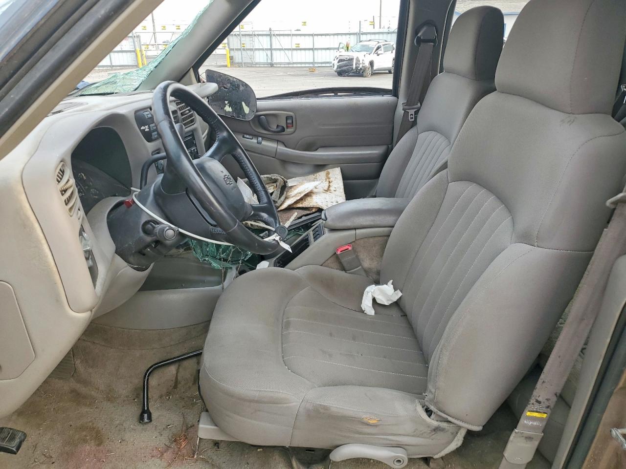 2004 Chevrolet Blazer Коричневый vin: 1GNDT13X64K163762