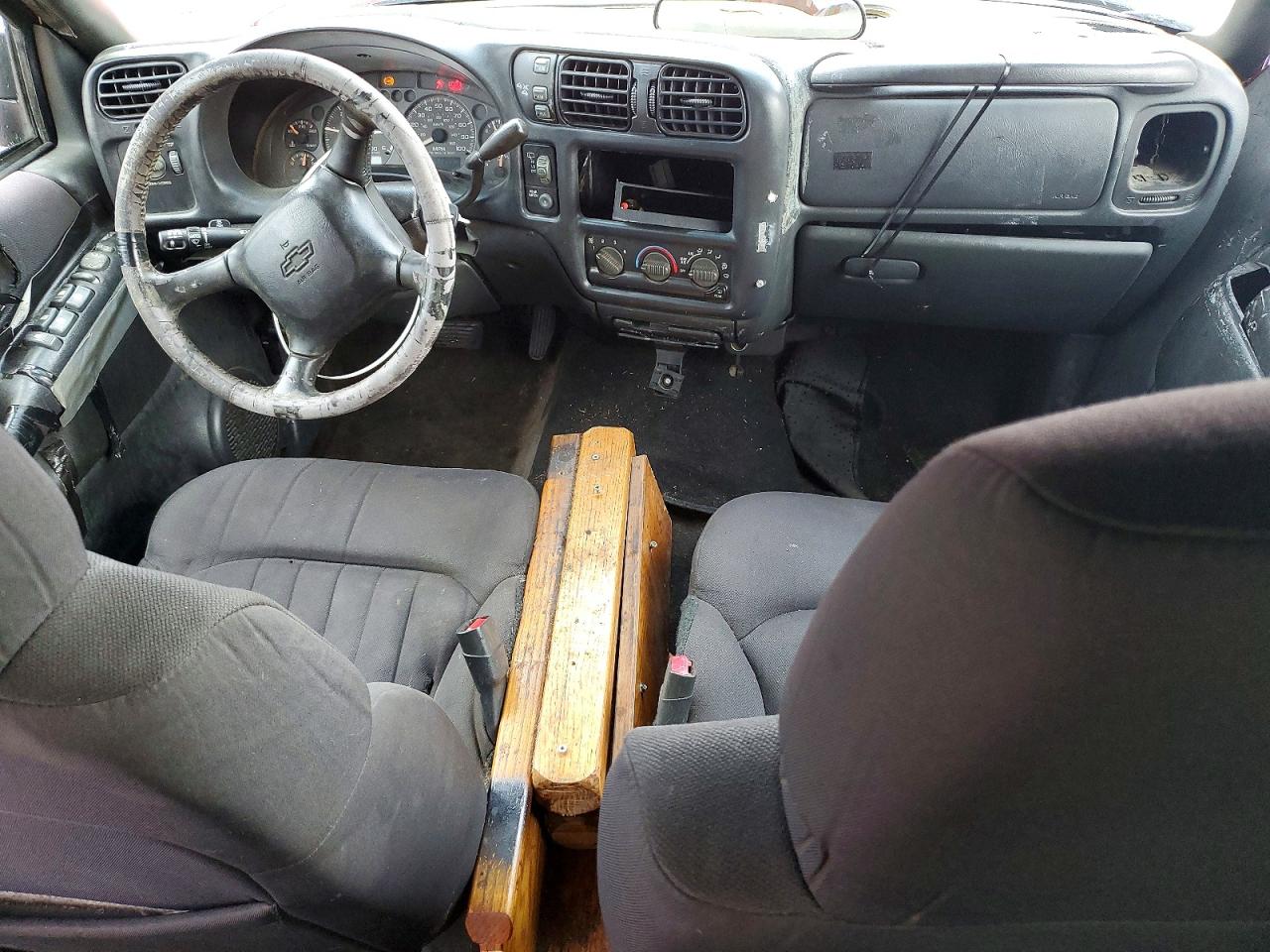 2003 Chevrolet Blazer Red vin: 1GNDT13X73K136567