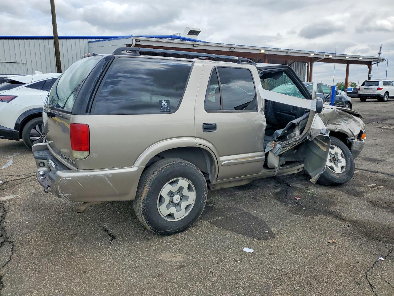 2003 Chevrolet Blazer Gold vin: 1GNDT13X83K130518