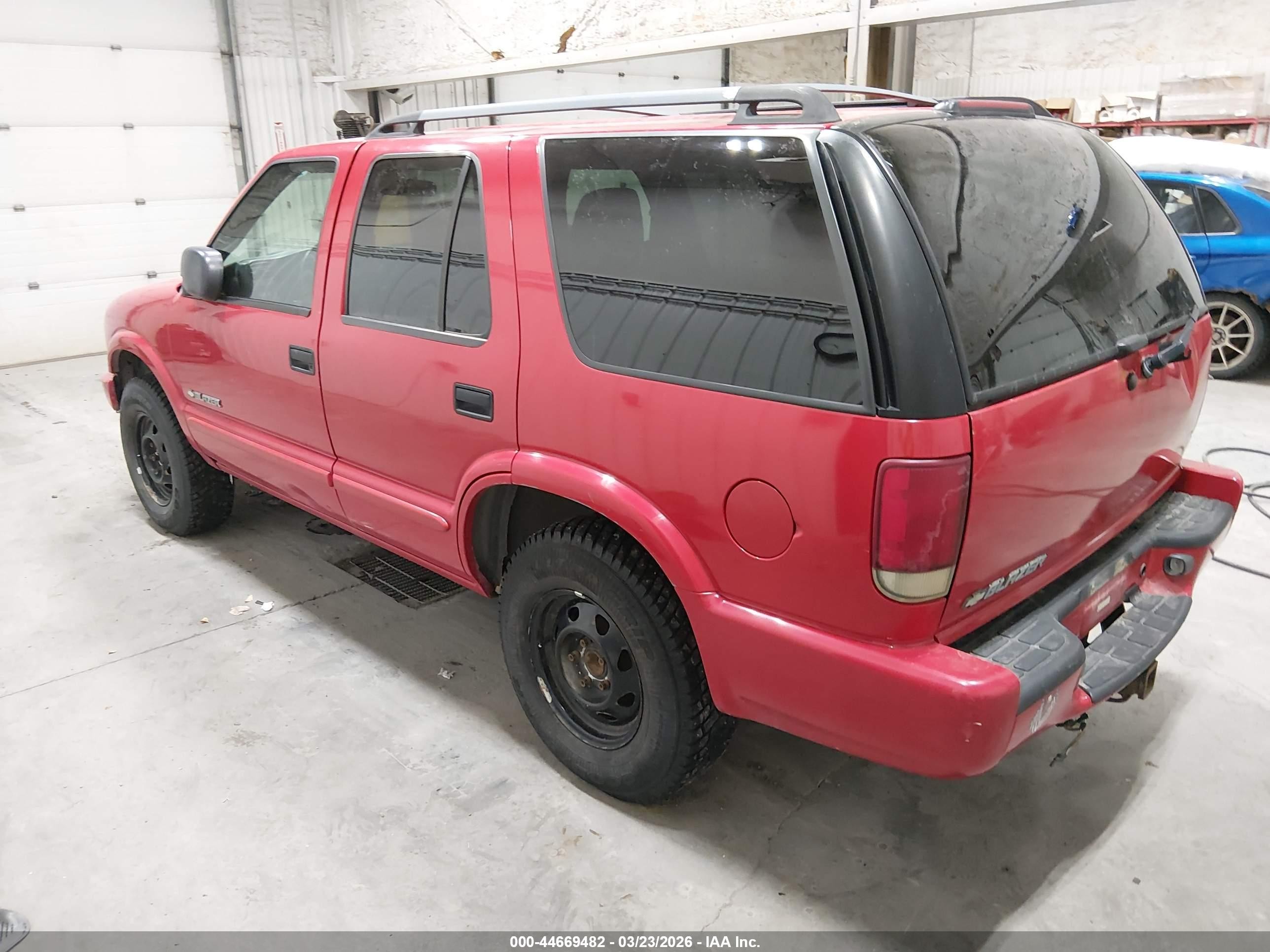 2004 Chevrolet Blazer Ls Red vin: 1GNDT13X84K146400