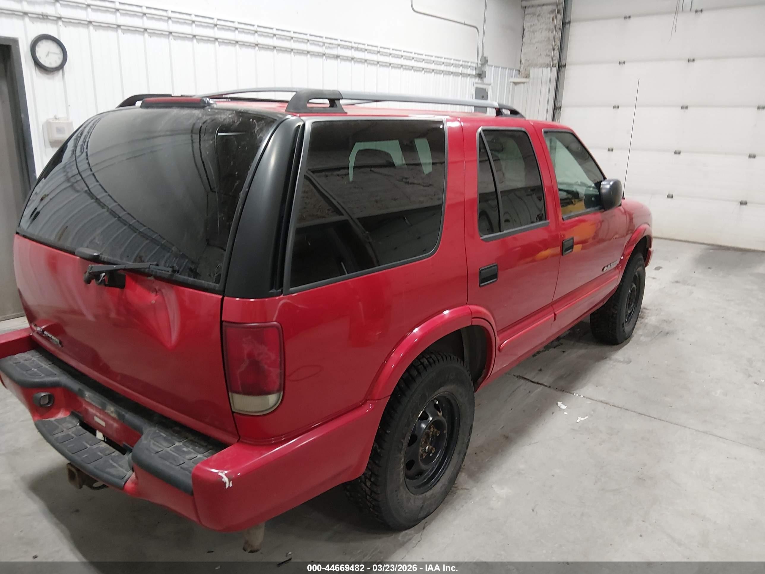 2004 Chevrolet Blazer Ls Red vin: 1GNDT13X84K146400