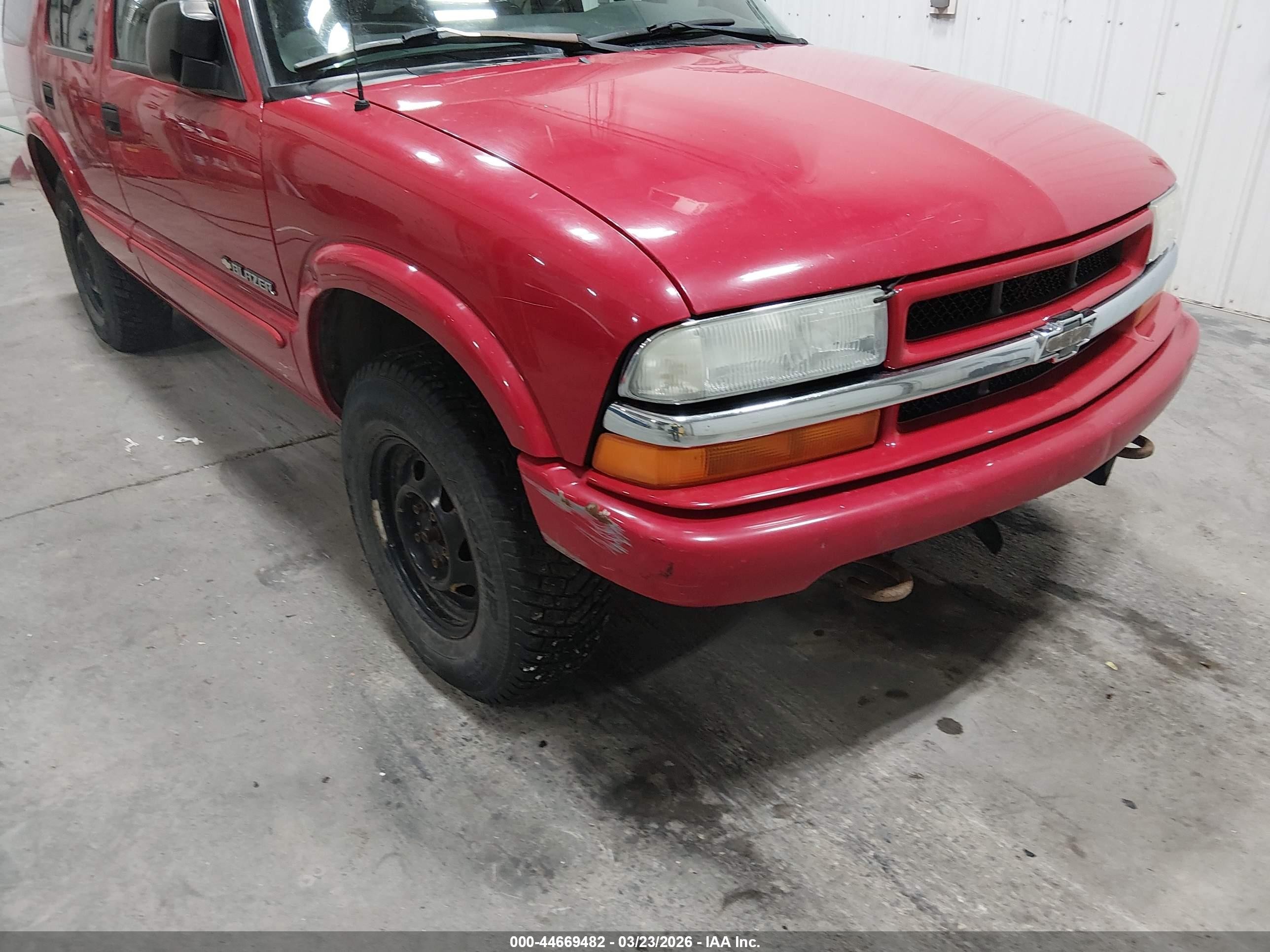 2004 Chevrolet Blazer Ls Red vin: 1GNDT13X84K146400
