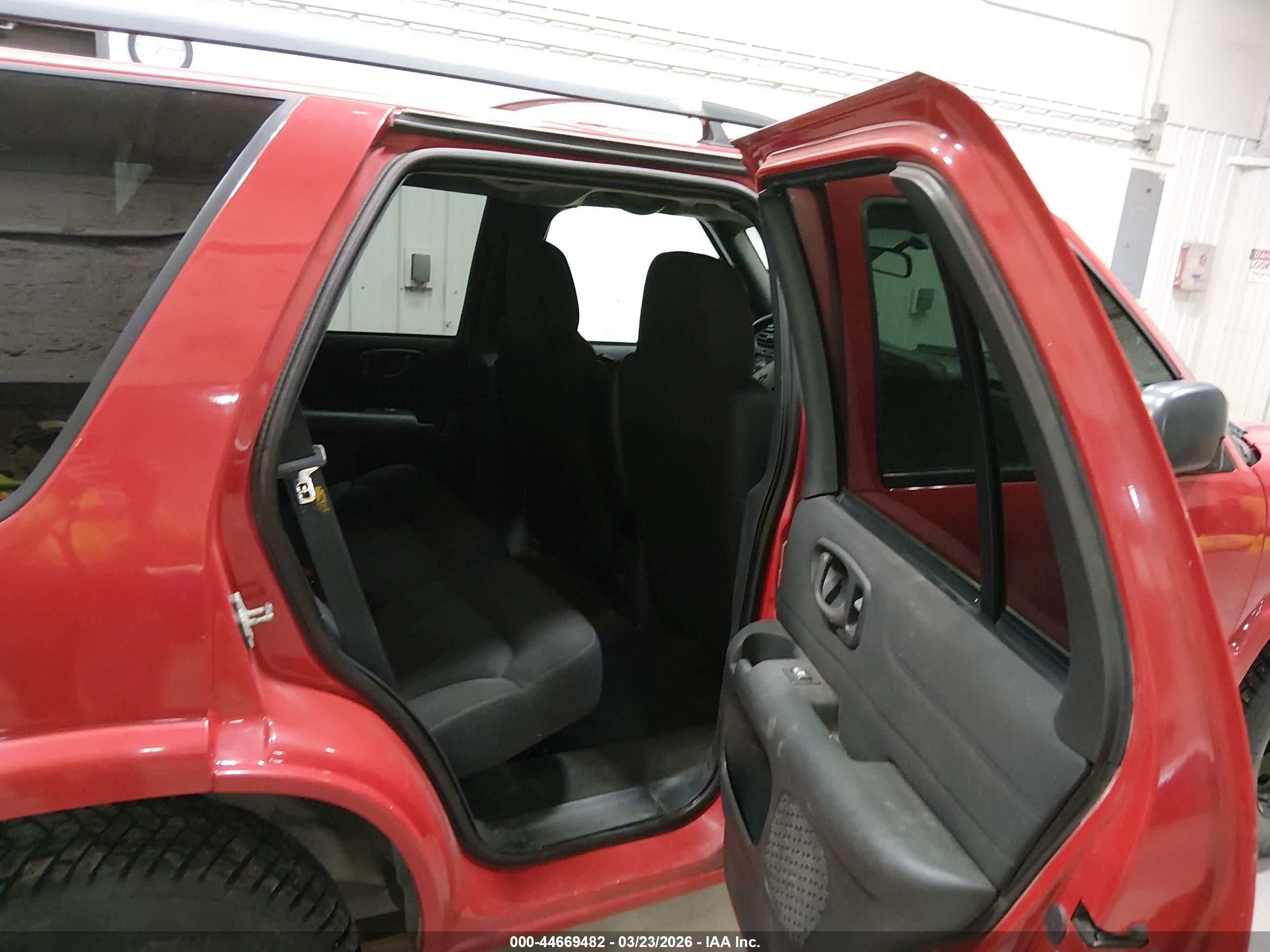 2004 Chevrolet Blazer Ls Red vin: 1GNDT13X84K146400
