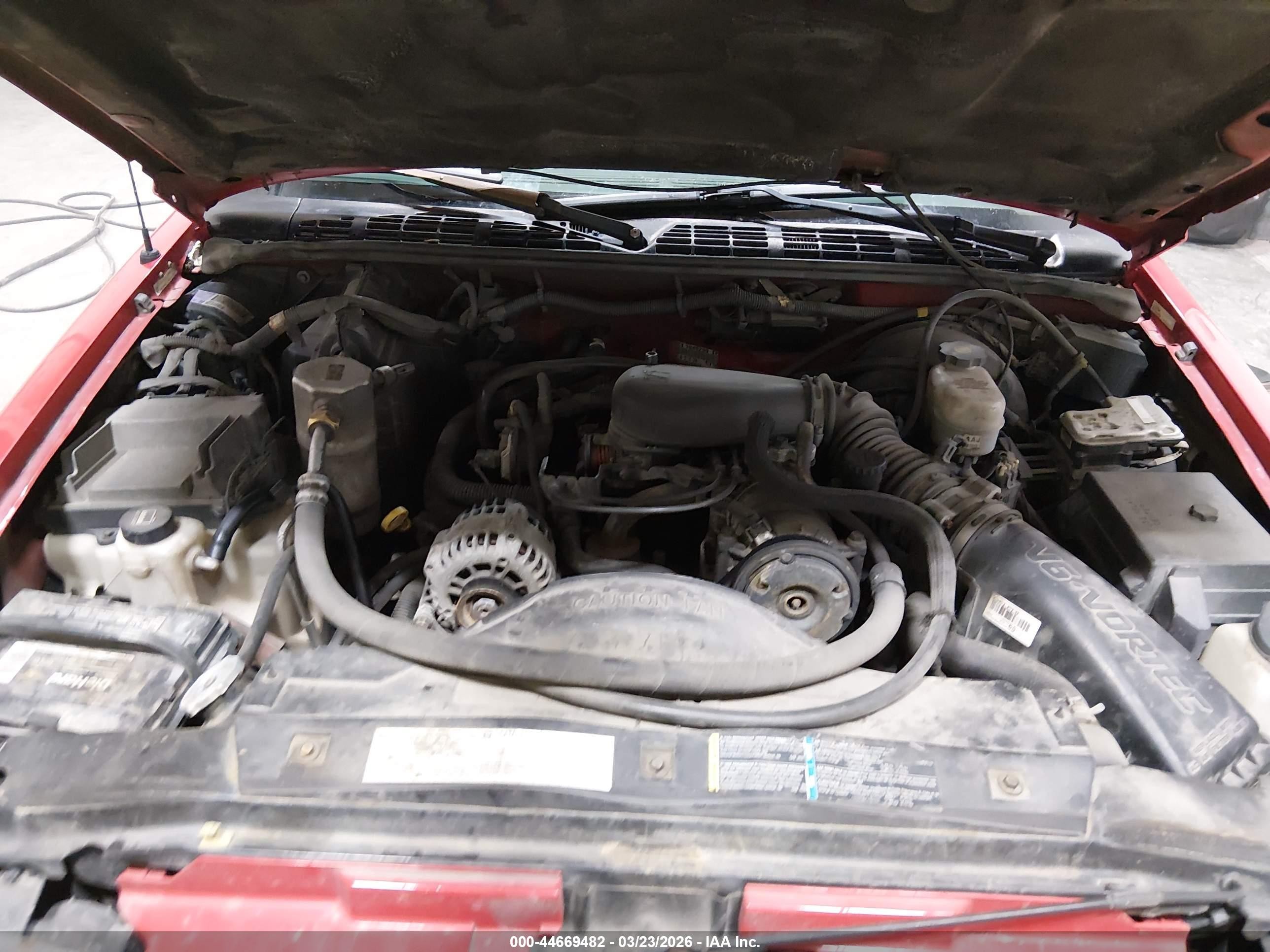 2004 Chevrolet Blazer Ls Red vin: 1GNDT13X84K146400