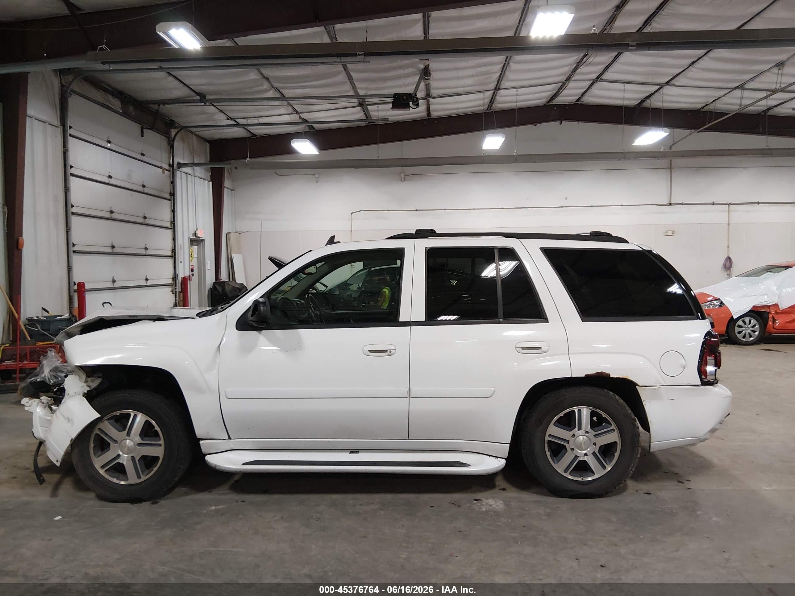 2009 Chevrolet Trailblazer Lt Белый vin: 1GNDT33S292110449