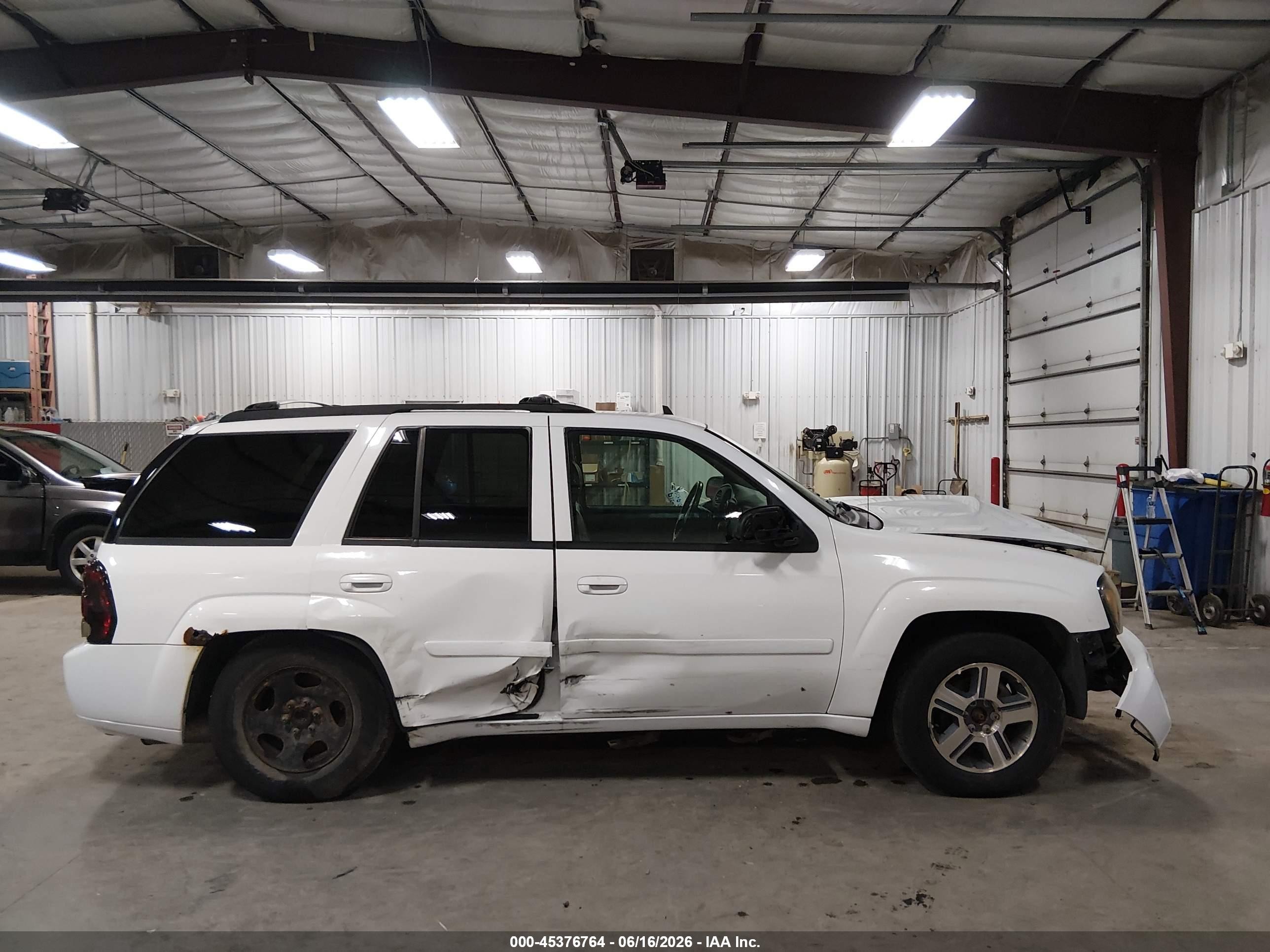 2009 Chevrolet Trailblazer Lt Белый vin: 1GNDT33S292110449