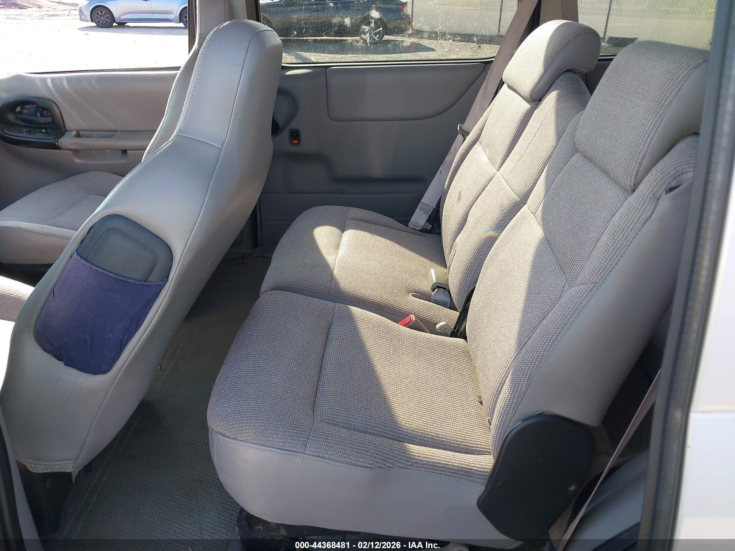 2002 Chevrolet Venture   Silver vin: 1GNDU03E72D287868